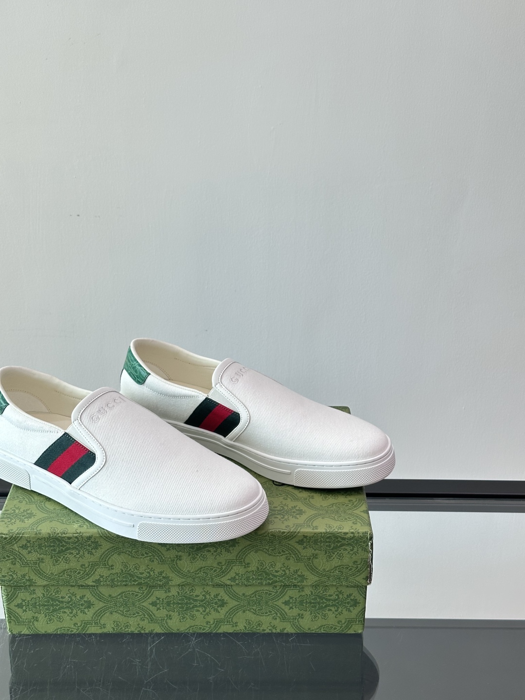 Gucci～经典一脚蹬休闲乐福鞋，原版印花帆布打造，搭配牛皮内里，注塑成型特制牛皮垫，带logo专属橡胶