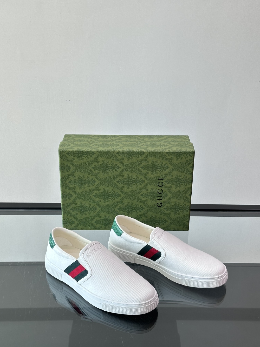 Gucci～经典一脚蹬休闲乐福鞋，原版印花帆布打造，搭配牛皮内里，注塑成型特制牛皮垫，带logo专属橡胶