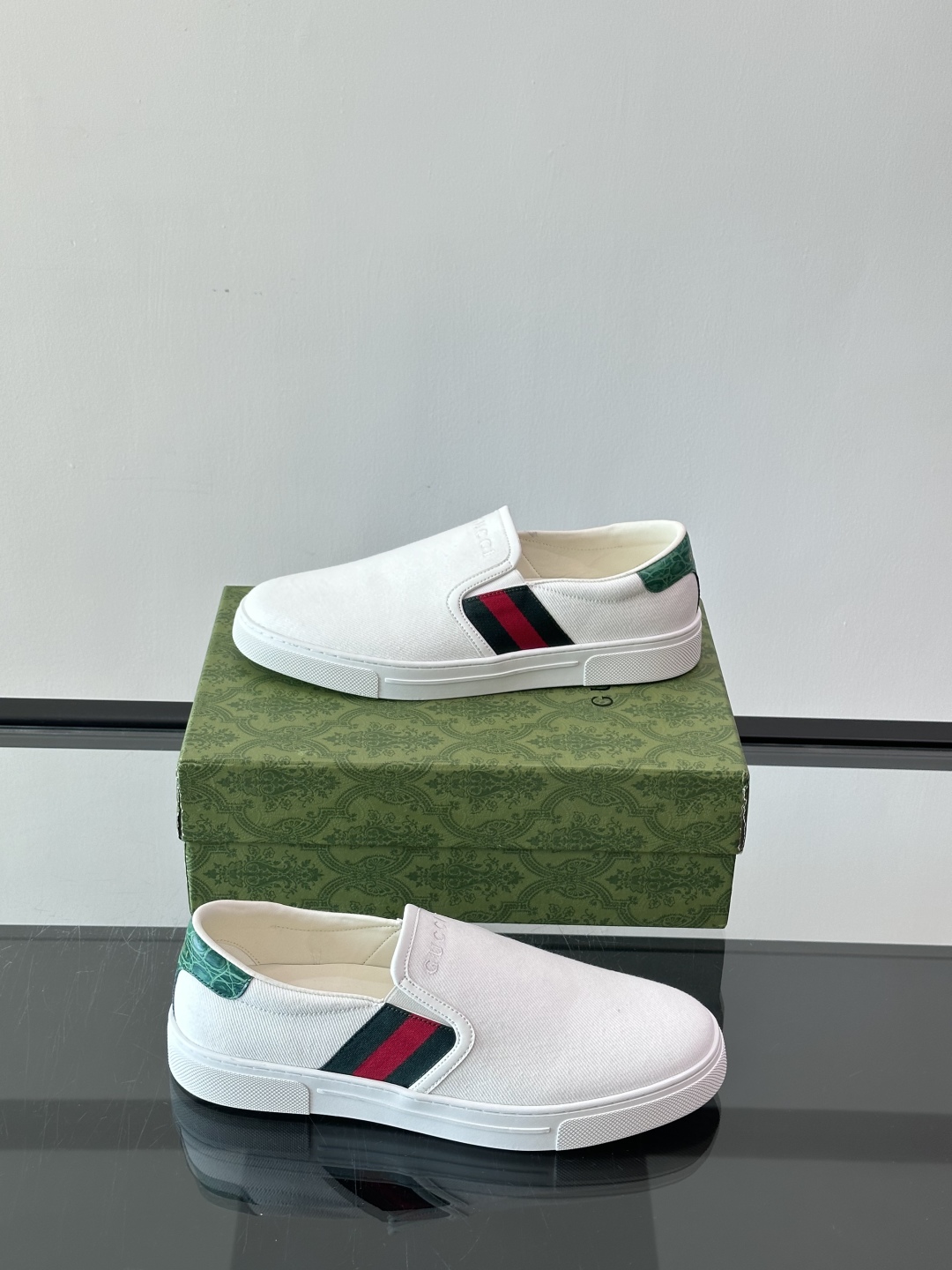 Gucci～经典一脚蹬休闲乐福鞋，原版印花帆布打造，搭配牛皮内里，注塑成型特制牛皮垫，带logo专属橡胶