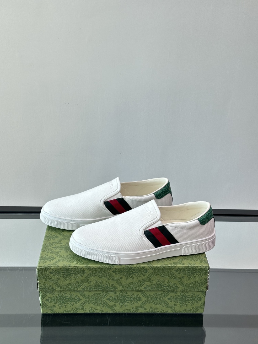 Gucci～经典一脚蹬休闲乐福鞋，原版印花帆布打造，搭配牛皮内里，注塑成型特制牛皮垫，带logo专属橡胶
