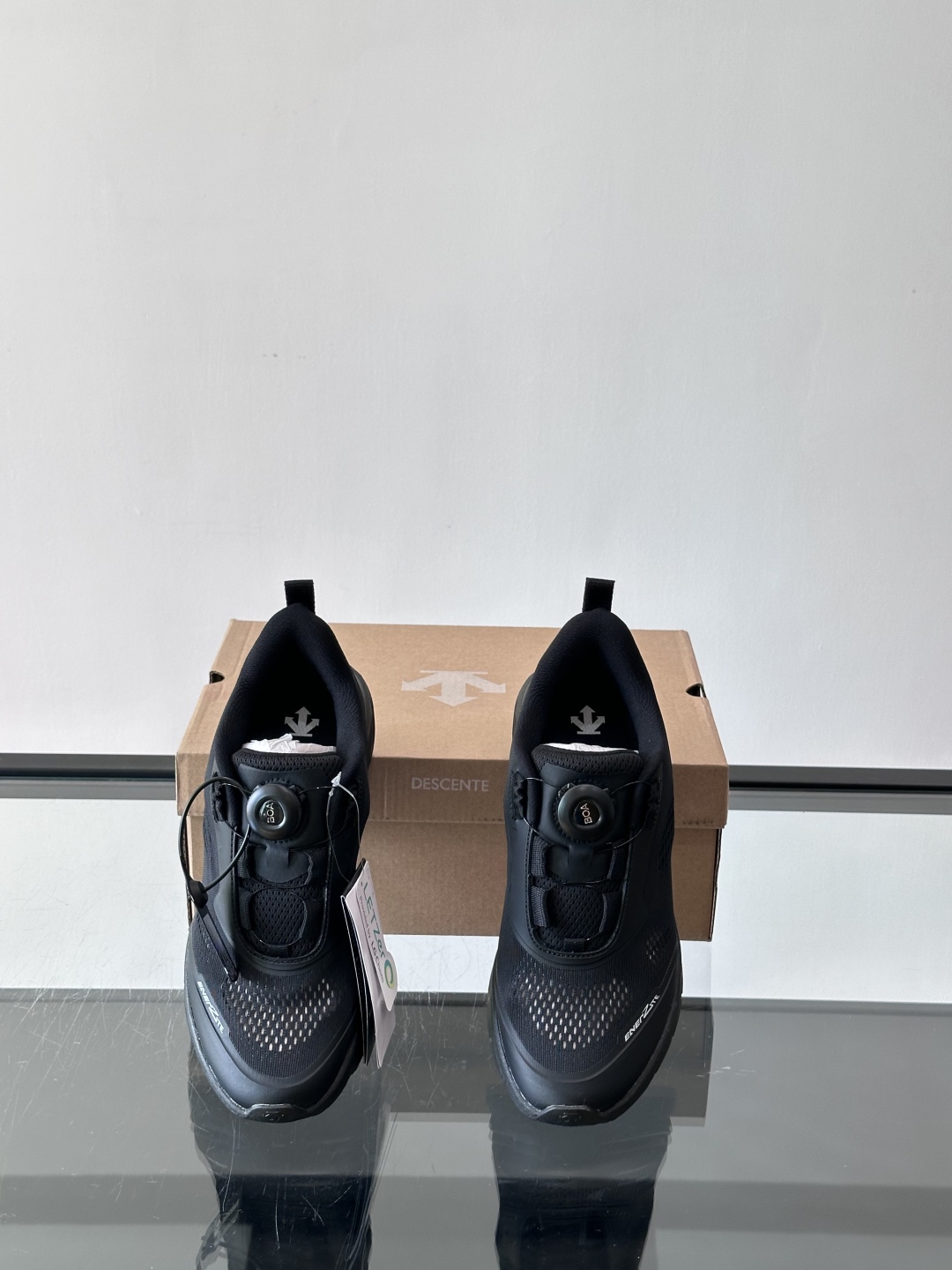 DESCENTE迪桑特运动健身缓震BOA男女同款跑鞋夏季夏日首选男女同款跑鞋👟
EASE AIR WIR