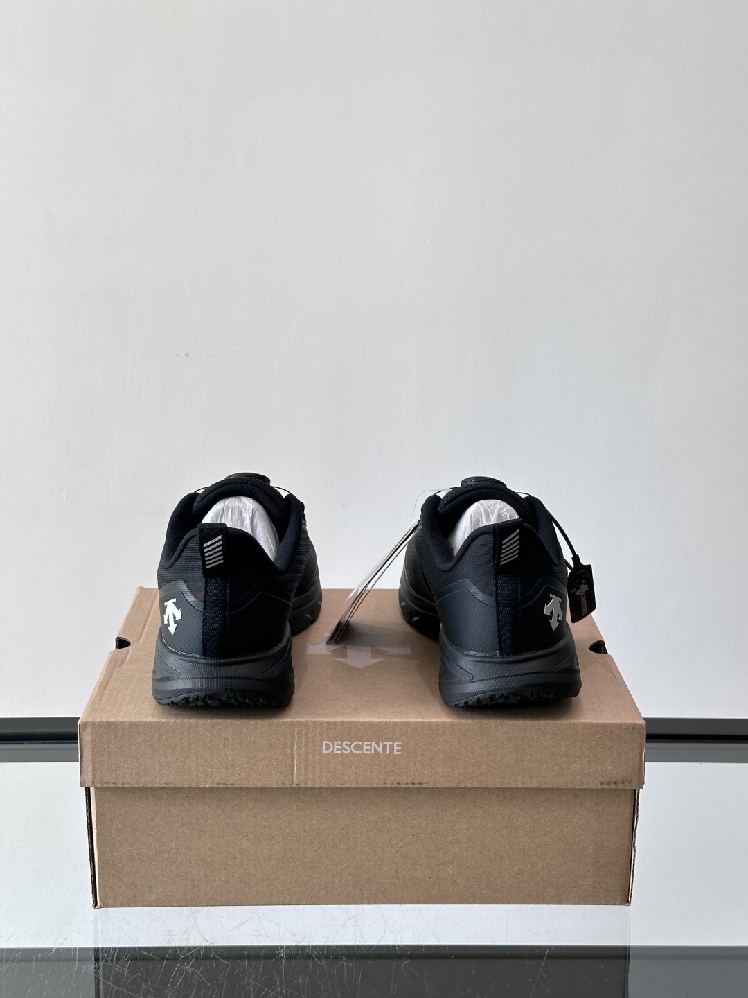 DESCENTE迪桑特运动健身缓震BOA男女同款跑鞋夏季夏日首选男女同款跑鞋👟
EASE AIR WIR
