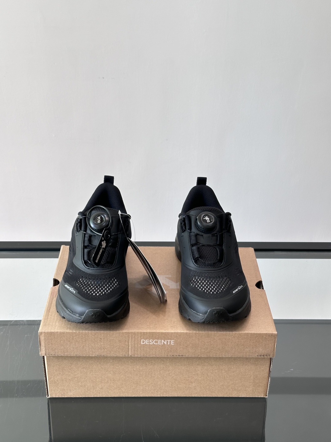 DESCENTE迪桑特运动健身缓震BOA男女同款跑鞋夏季夏日首选男女同款跑鞋👟
EASE AIR WIR