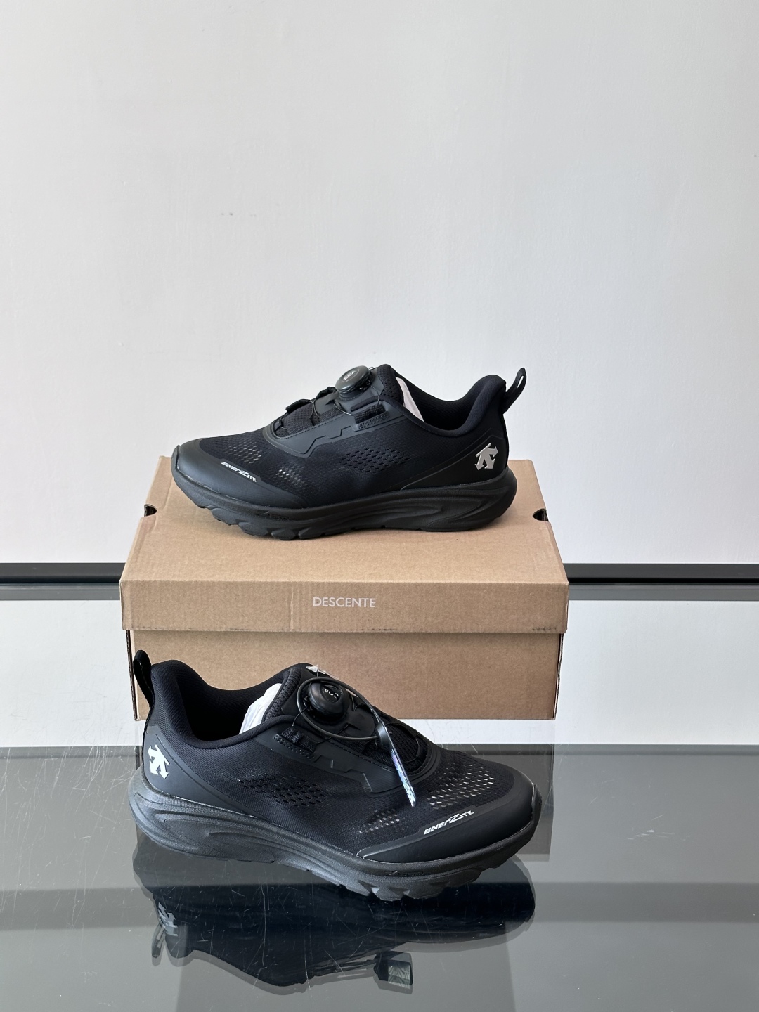 DESCENTE迪桑特运动健身缓震BOA男女同款跑鞋夏季夏日首选男女同款跑鞋👟
EASE AIR WIR