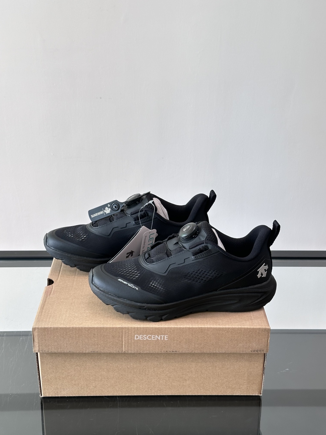 DESCENTE迪桑特运动健身缓震BOA男女同款跑鞋夏季夏日首选男女同款跑鞋👟
EASE AIR WIR