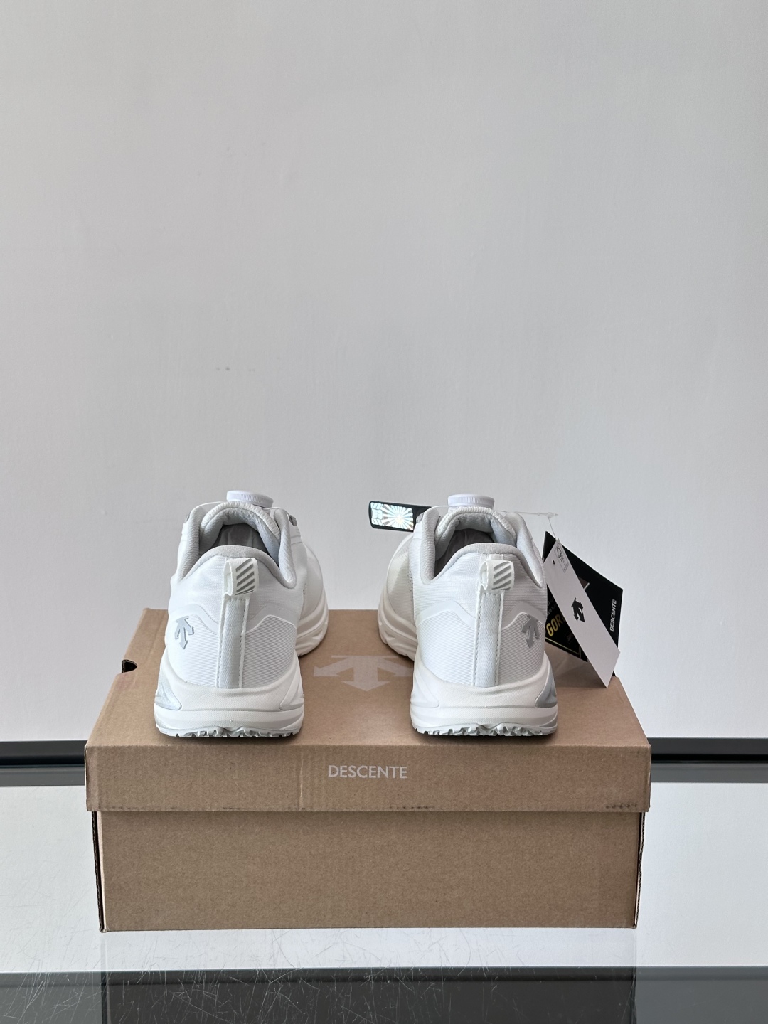 DESCENTE迪桑特运动健身缓震BOA男女同款跑鞋夏季夏日首选男女同款跑鞋👟
EASE AIR WIR