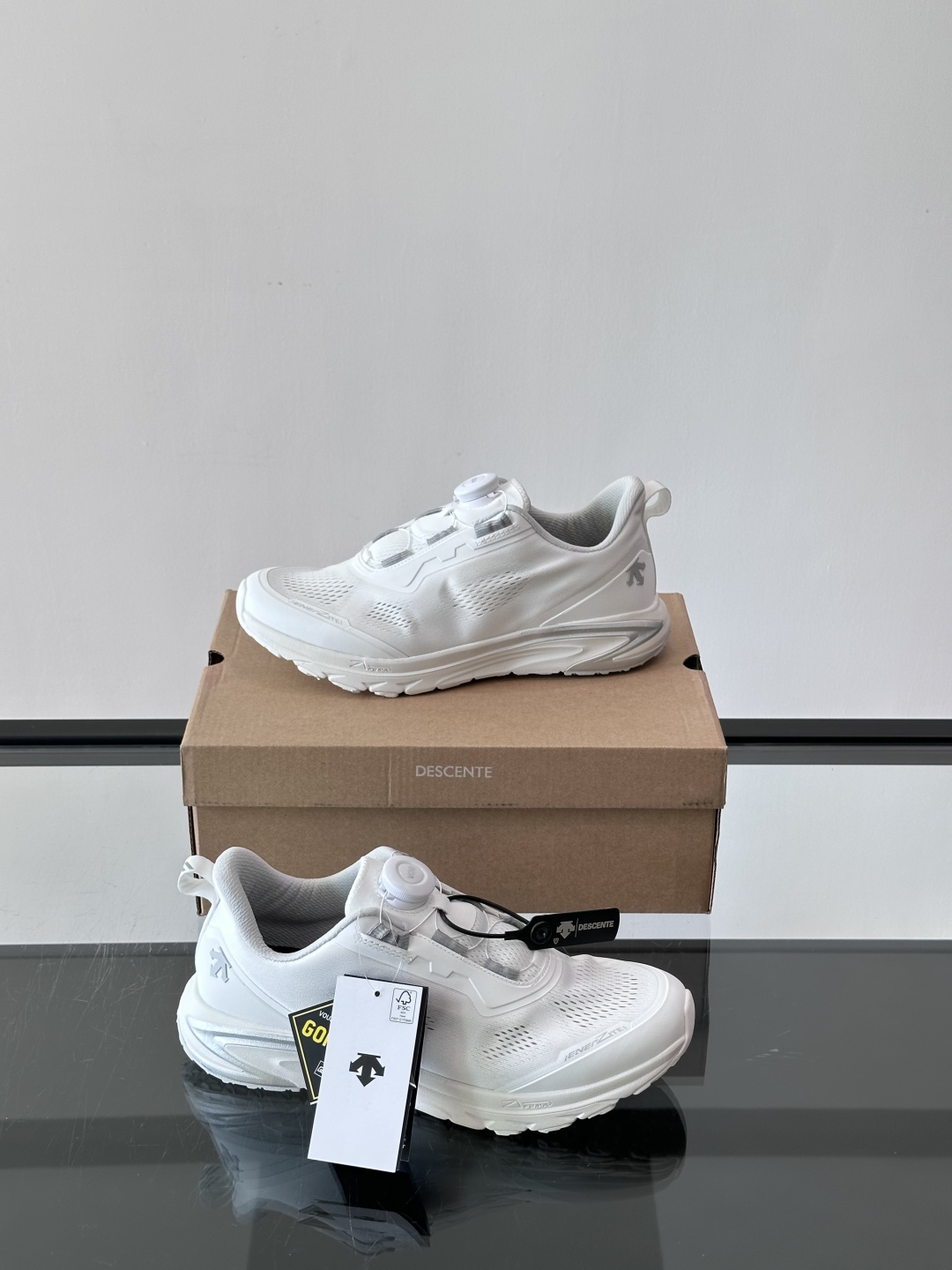 DESCENTE迪桑特运动健身缓震BOA男女同款跑鞋夏季夏日首选男女同款跑鞋👟
EASE AIR WIR