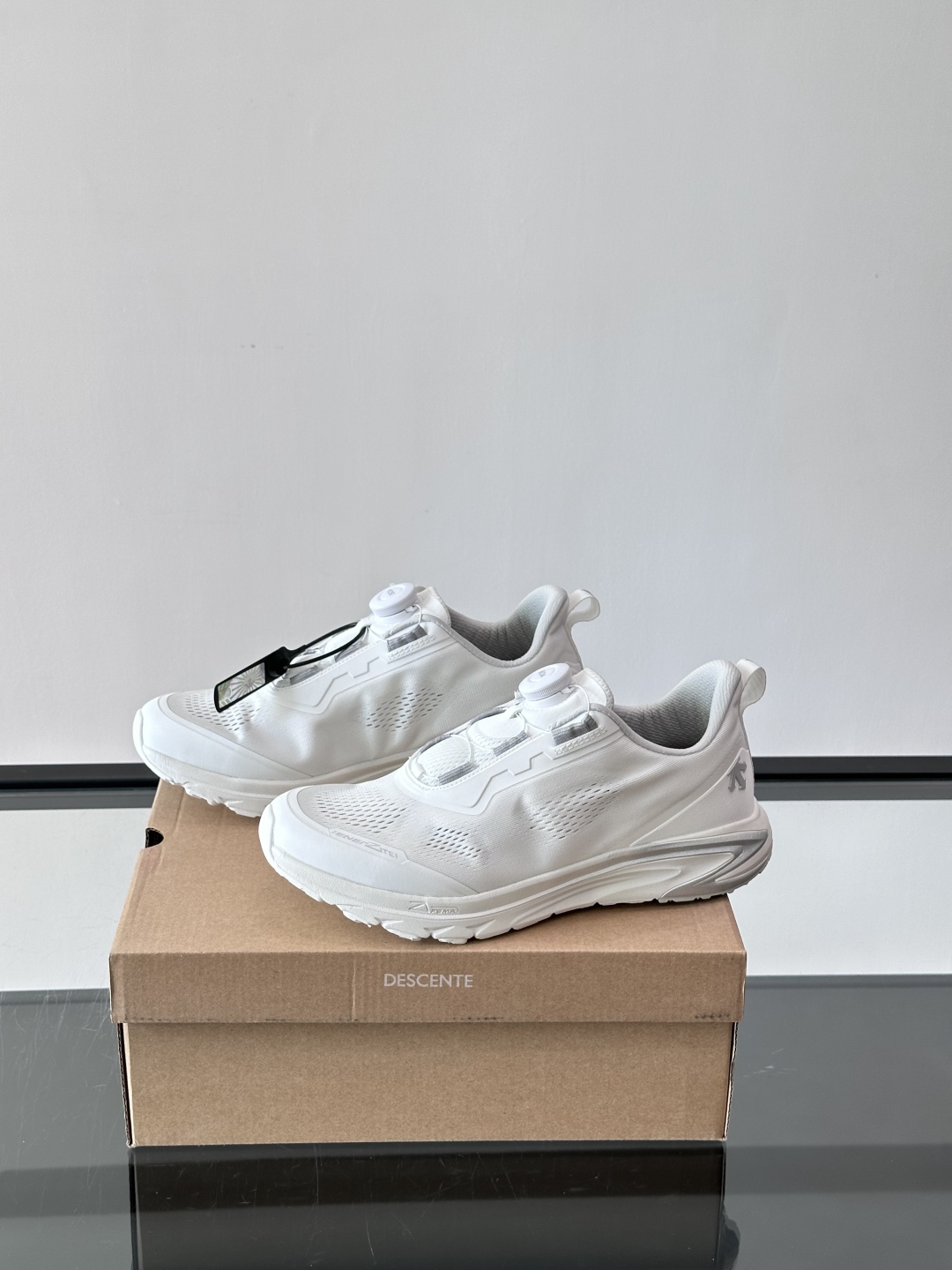 DESCENTE迪桑特运动健身缓震BOA男女同款跑鞋夏季夏日首选男女同款跑鞋👟
EASE AIR WIR