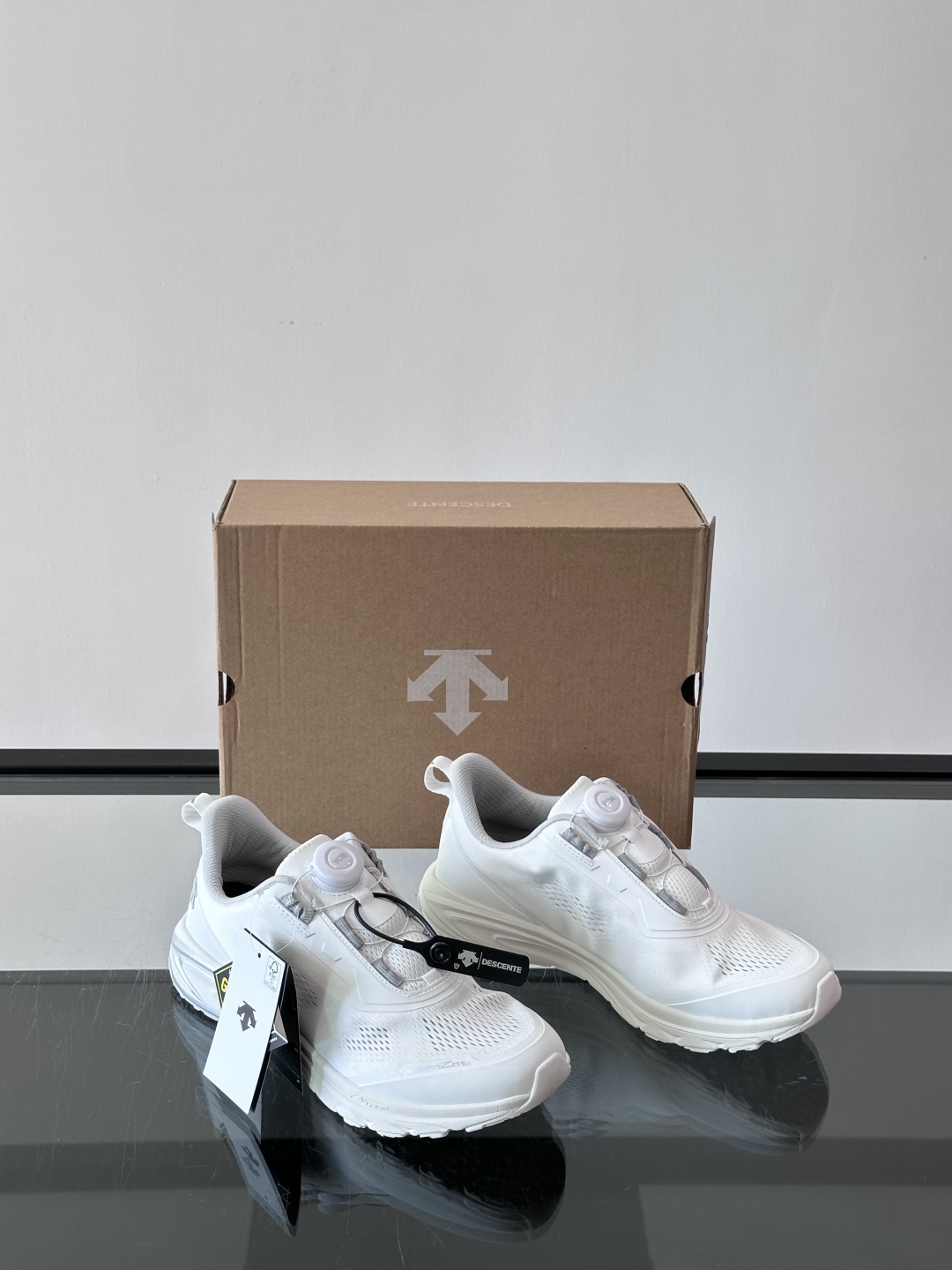 DESCENTE迪桑特运动健身缓震BOA男女同款跑鞋夏季夏日首选男女同款跑鞋👟
EASE AIR WIR