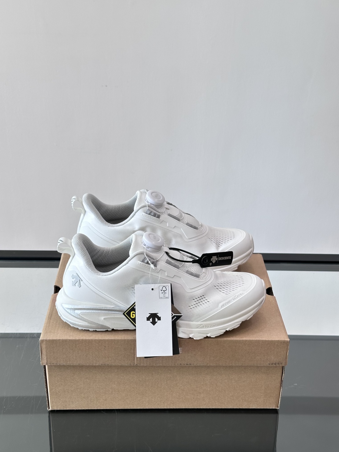 DESCENTE迪桑特运动健身缓震BOA男女同款跑鞋夏季夏日首选男女同款跑鞋👟
EASE AIR WIR