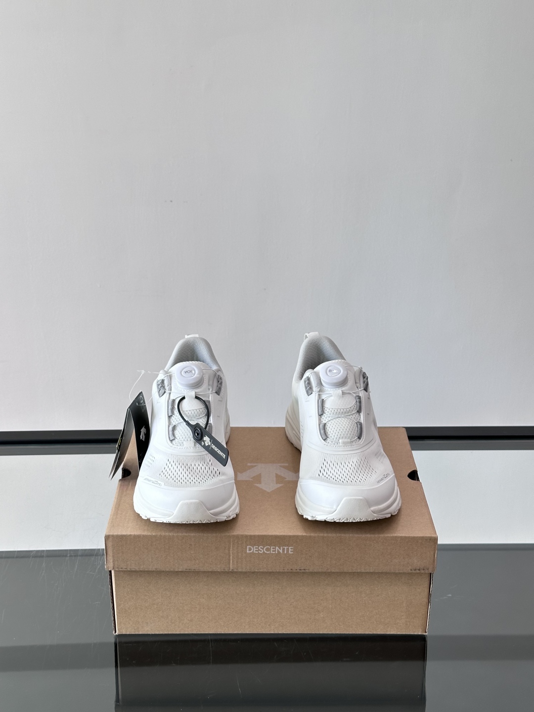 DESCENTE迪桑特运动健身缓震BOA男女同款跑鞋夏季夏日首选男女同款跑鞋👟
EASE AIR WIR