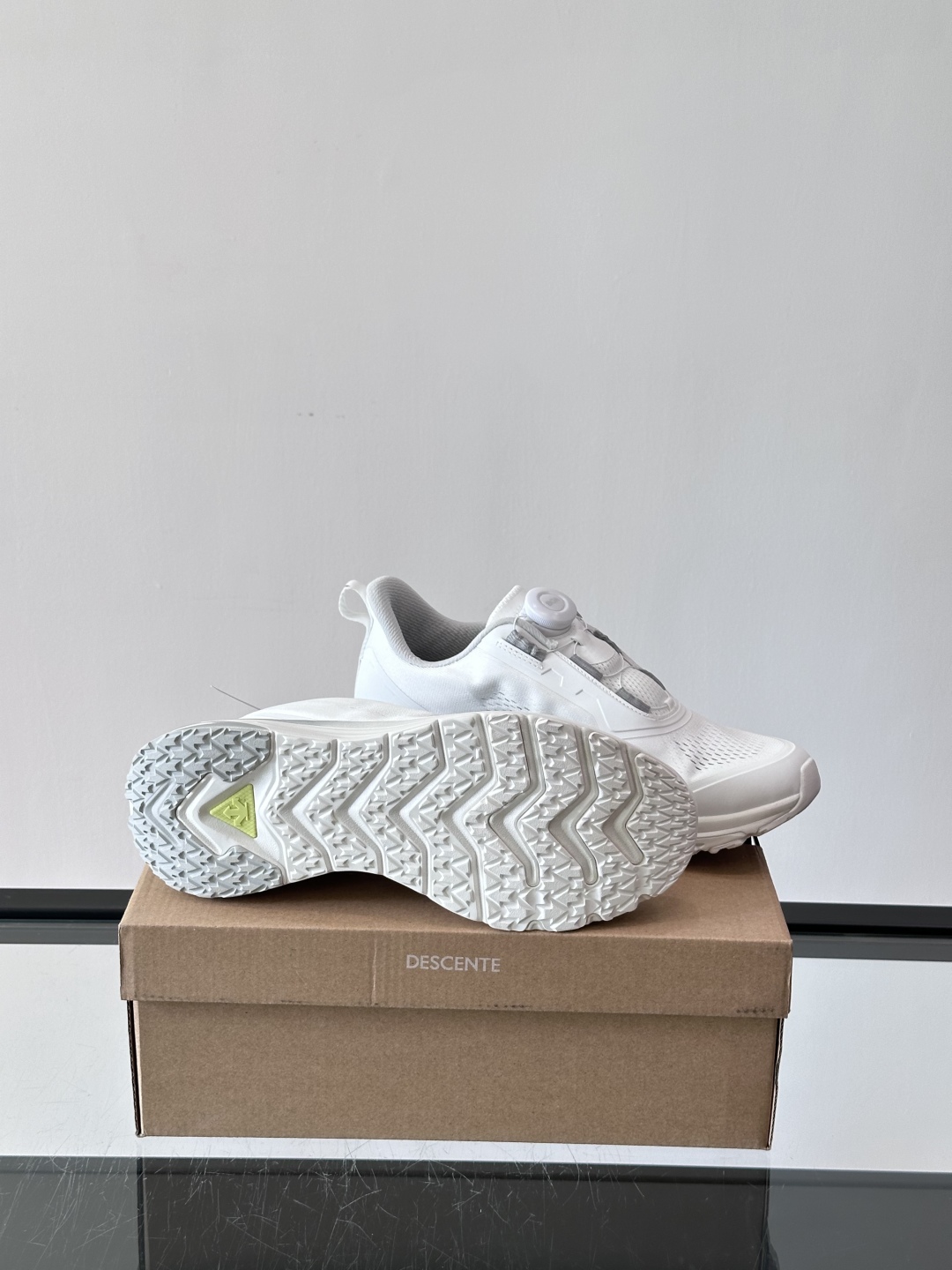 DESCENTE迪桑特运动健身缓震BOA男女同款跑鞋夏季夏日首选男女同款跑鞋👟
EASE AIR WIR