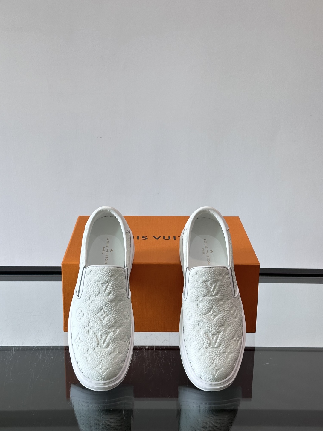 LOUIS VUITTON 路易威登 经典老花一脚登本款乐福鞋取材经典的 Damier GraPhite