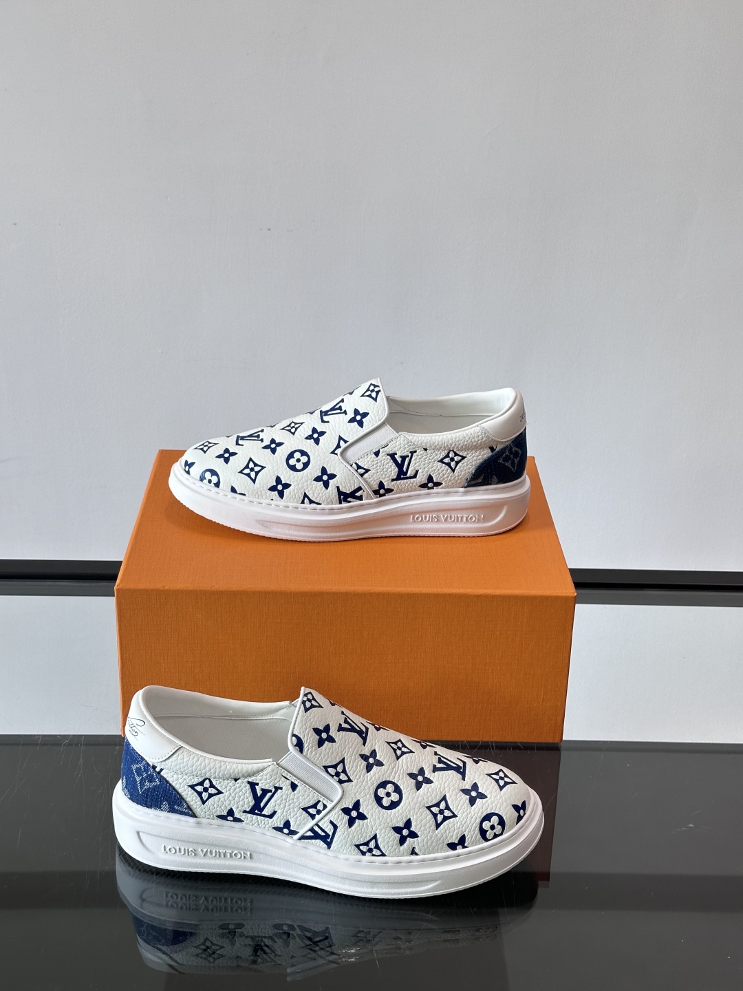LOUIS VUITTON 路易威登 经典老花一脚登本款乐福鞋取材经典的 Damier GraPhite