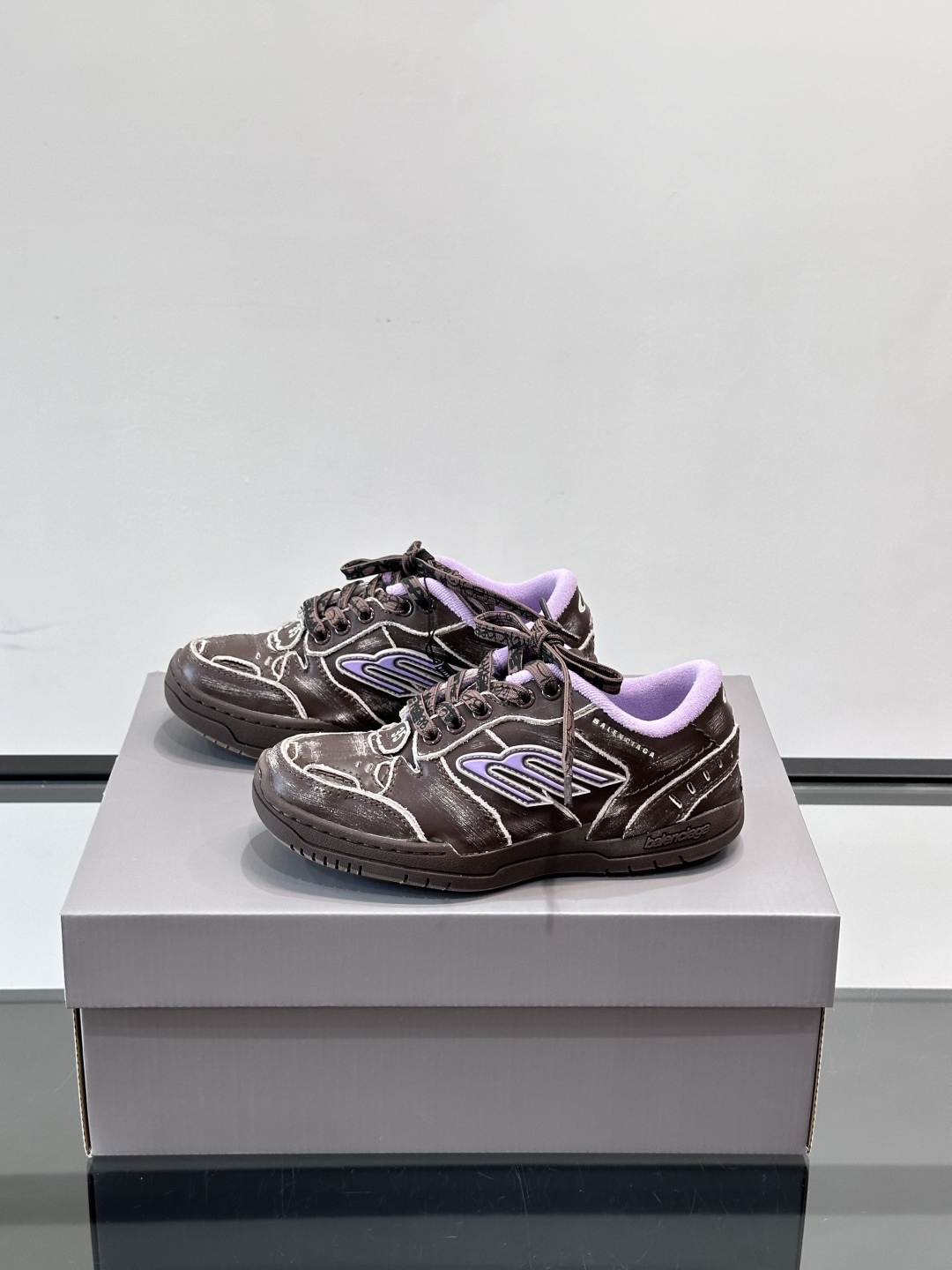𝐁𝐀𝐋𝐄𝐍𝐂𝐈𝐀𝐆𝐀巴黎世家新品𝐇𝐚𝐦𝐩𝐭𝐨𝐧情侣款休闲运动鞋这双鞋特点可以用三个关键词概括：复古，阔型
