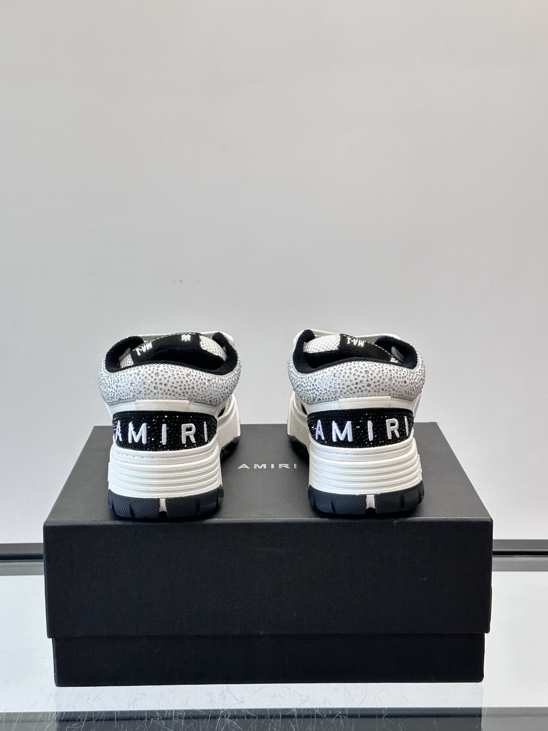 AMIRI🆕水钻面包鞋👞春夏系列新款球鞋，男士厚底面包鞋，面包鞋的大舌头设计非常特别，加厚大底，圆润的鞋