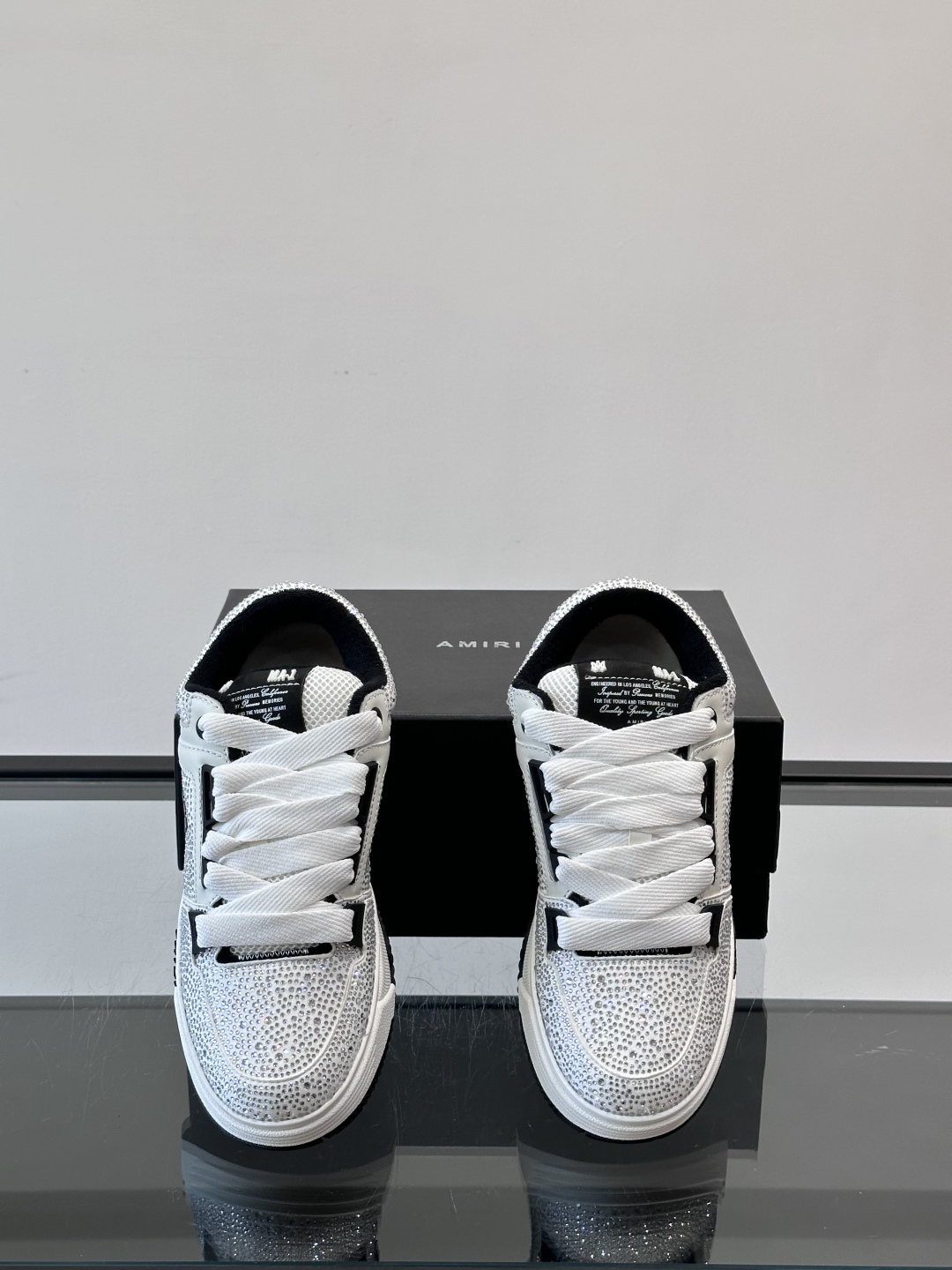 AMIRI🆕水钻面包鞋👞春夏系列新款球鞋，男士厚底面包鞋，面包鞋的大舌头设计非常特别，加厚大底，圆润的鞋