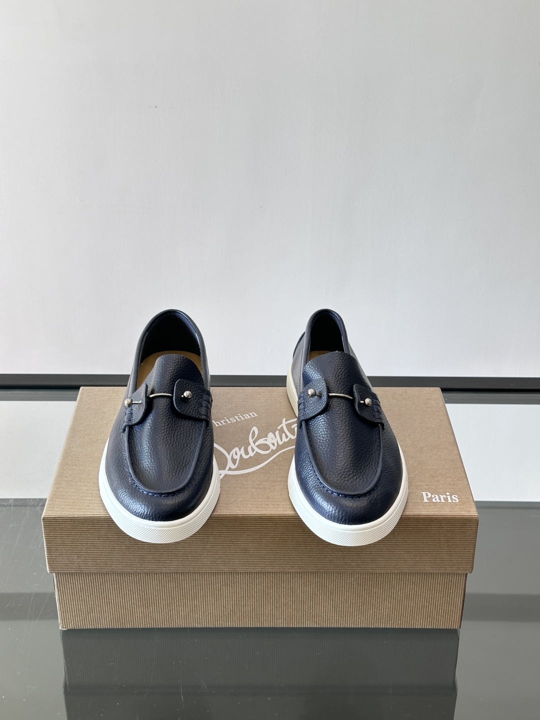 CL 休闲鞋一脚蹬 男士老钱风休闲鞋Christian Louboutin 休闲鞋👟！这双老钱风一脚蹬 