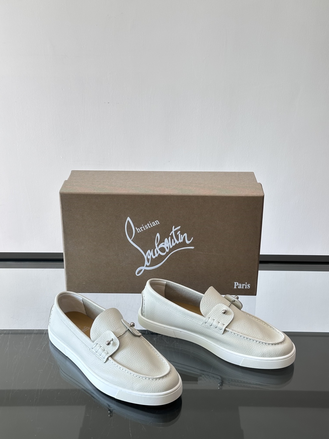 CL 休闲鞋一脚蹬 男士老钱风休闲鞋Christian Louboutin 休闲鞋👟！这双老钱风一脚蹬 