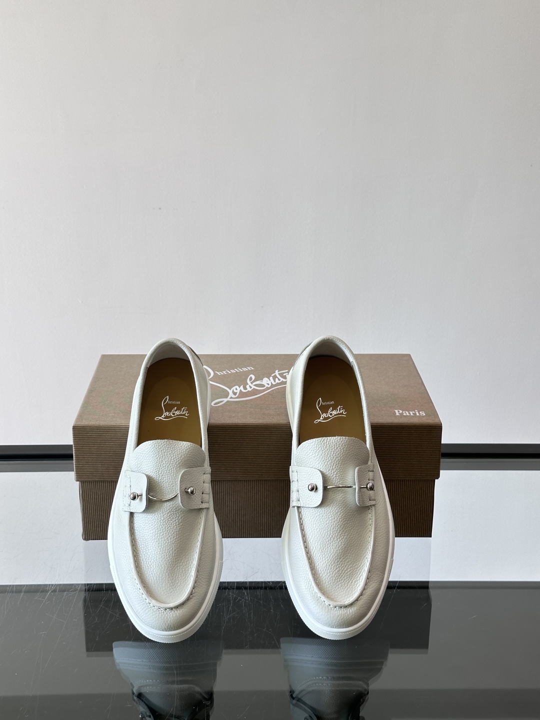 CL 休闲鞋一脚蹬 男士老钱风休闲鞋Christian Louboutin 休闲鞋👟！这双老钱风一脚蹬 