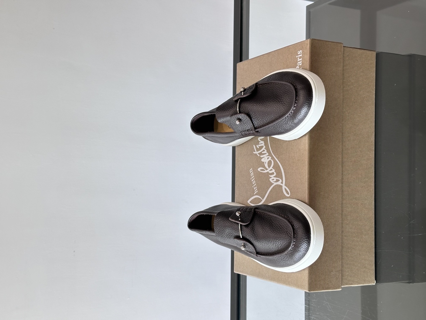 CL 休闲鞋一脚蹬 男士老钱风休闲鞋Christian Louboutin 休闲鞋👟！这双老钱风一脚蹬 