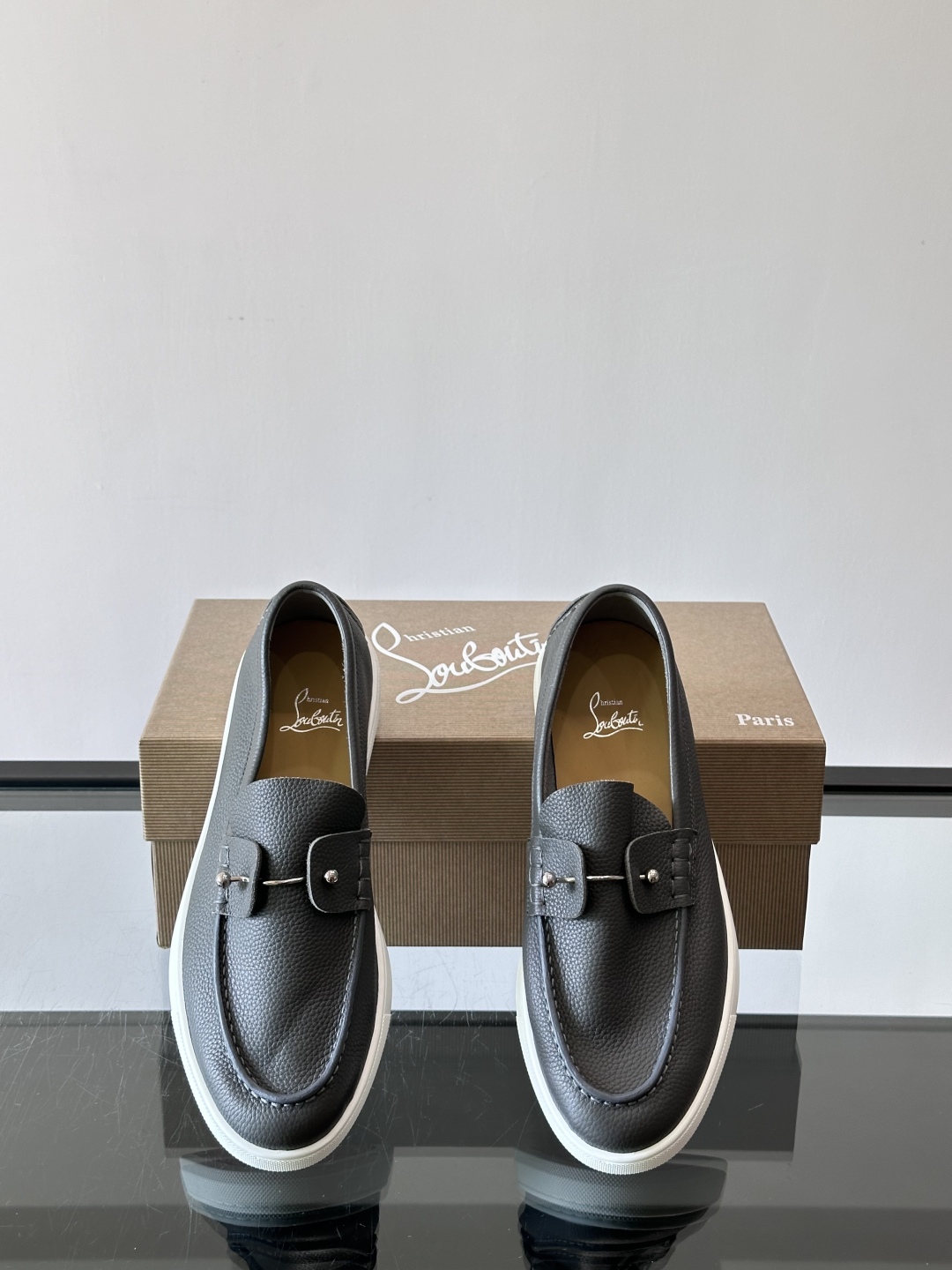 CL 休闲鞋一脚蹬 男士老钱风休闲鞋Christian Louboutin 休闲鞋👟！这双老钱风一脚蹬 