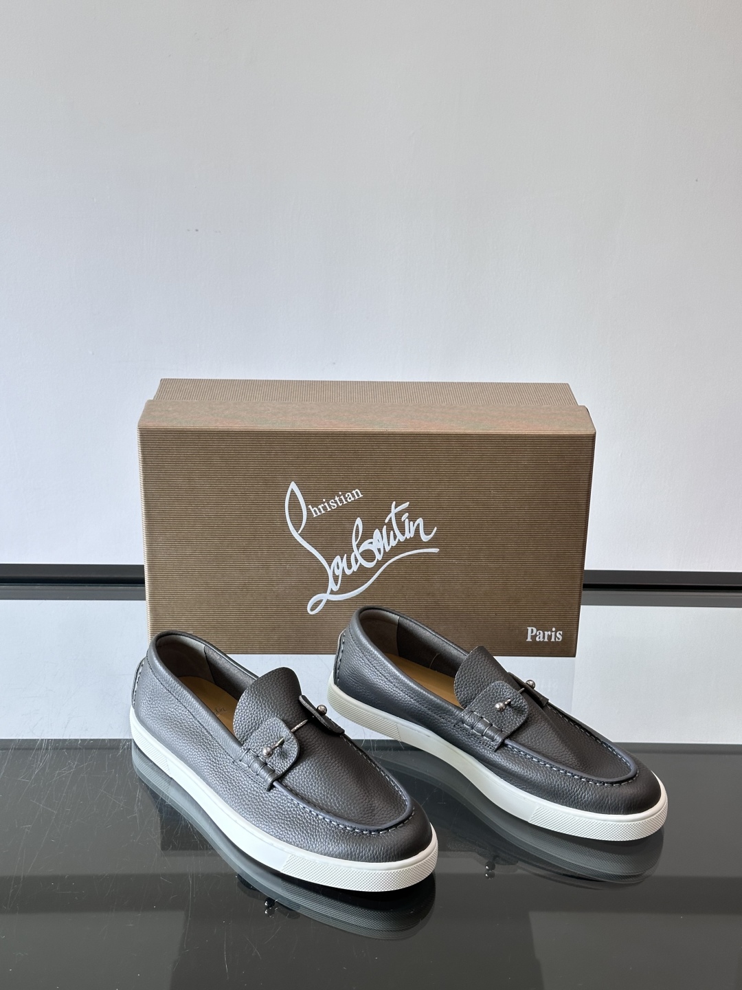 CL 休闲鞋一脚蹬 男士老钱风休闲鞋Christian Louboutin 休闲鞋👟！这双老钱风一脚蹬 