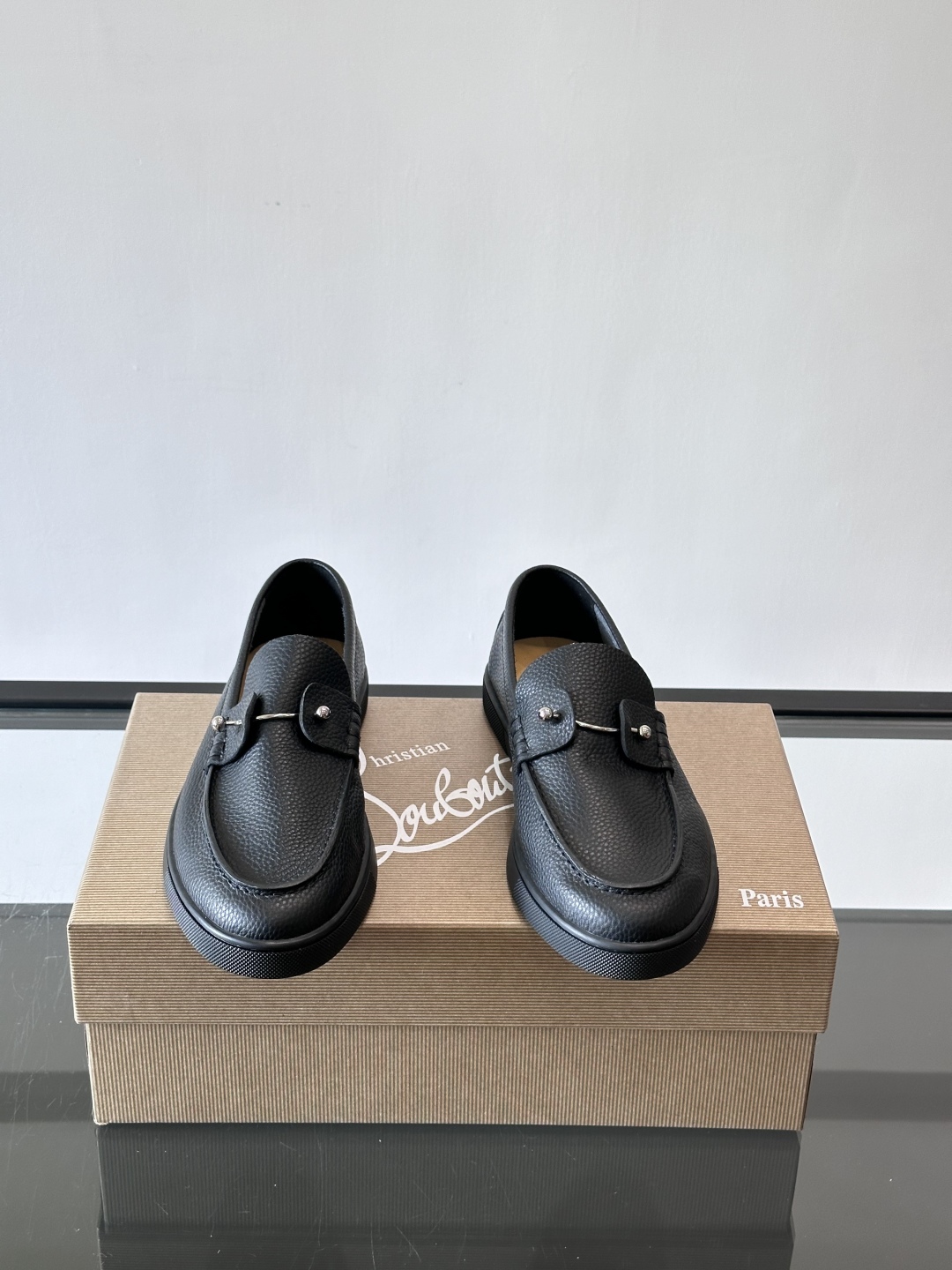 CL 休闲鞋一脚蹬 男士老钱风休闲鞋Christian Louboutin 休闲鞋👟！这双老钱风一脚蹬 