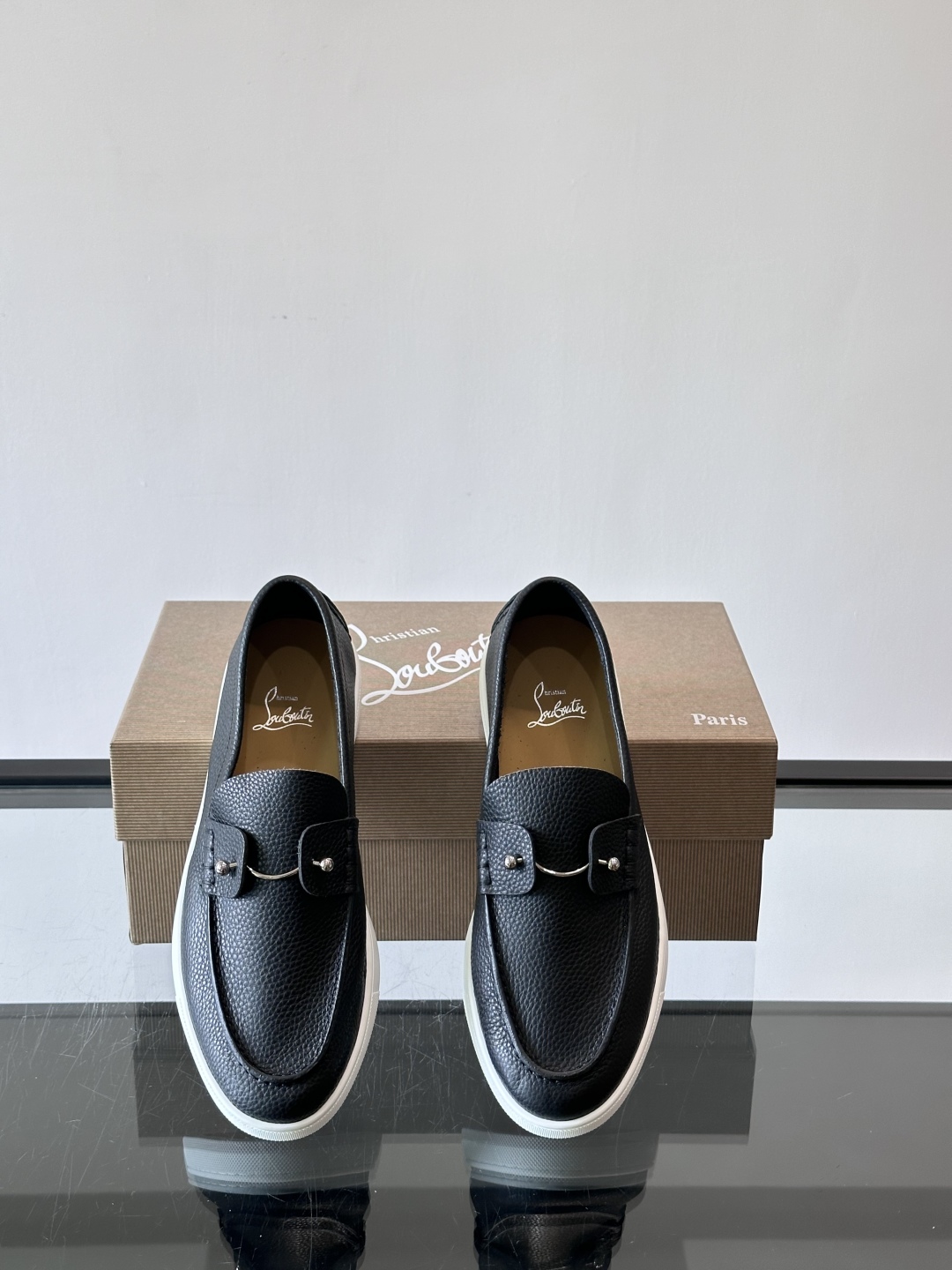 CL 休闲鞋一脚蹬 男士老钱风休闲鞋Christian Louboutin 休闲鞋👟！这双老钱风一脚蹬 