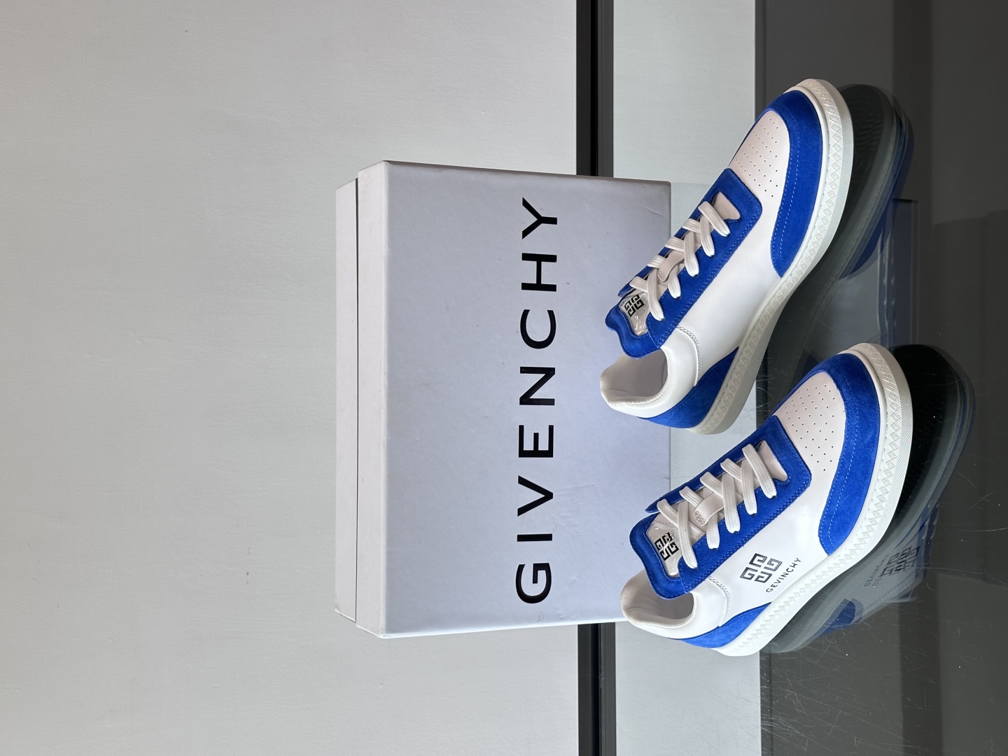 Gv *y～全新GIV 1男士低帮休闲板鞋，进口头层牛皮面料，透气舒适，舌压印4G LOGO刺绣，上脚效