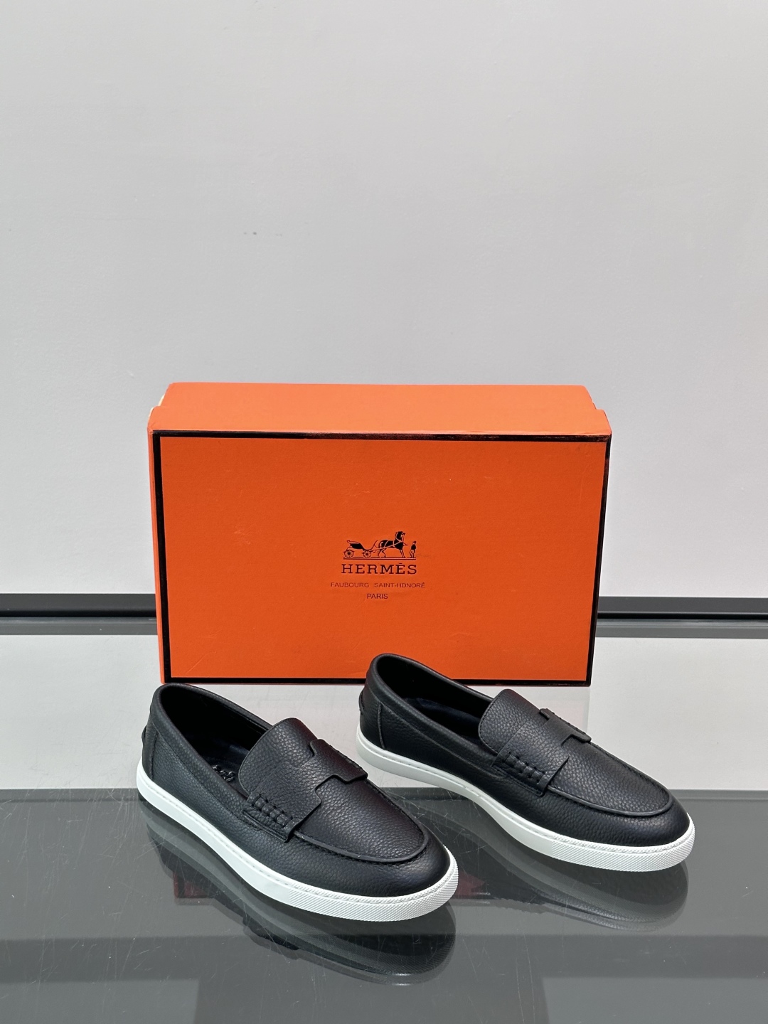 爱马仕 Job乐福鞋 👞麂皮山羊皮乐福鞋，搭配橡胶鞋底，经典“H”型鞋面。款式穿着感受舒适，打造休闲都市