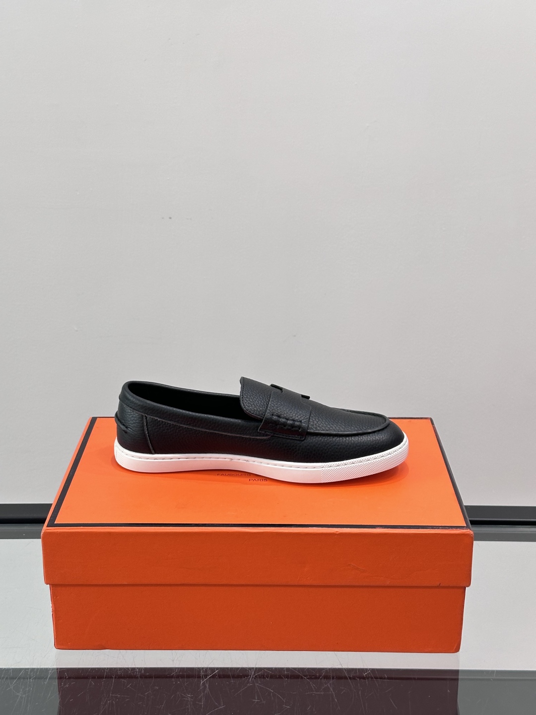爱马仕 Job乐福鞋 👞麂皮山羊皮乐福鞋，搭配橡胶鞋底，经典“H”型鞋面。款式穿着感受舒适，打造休闲都市