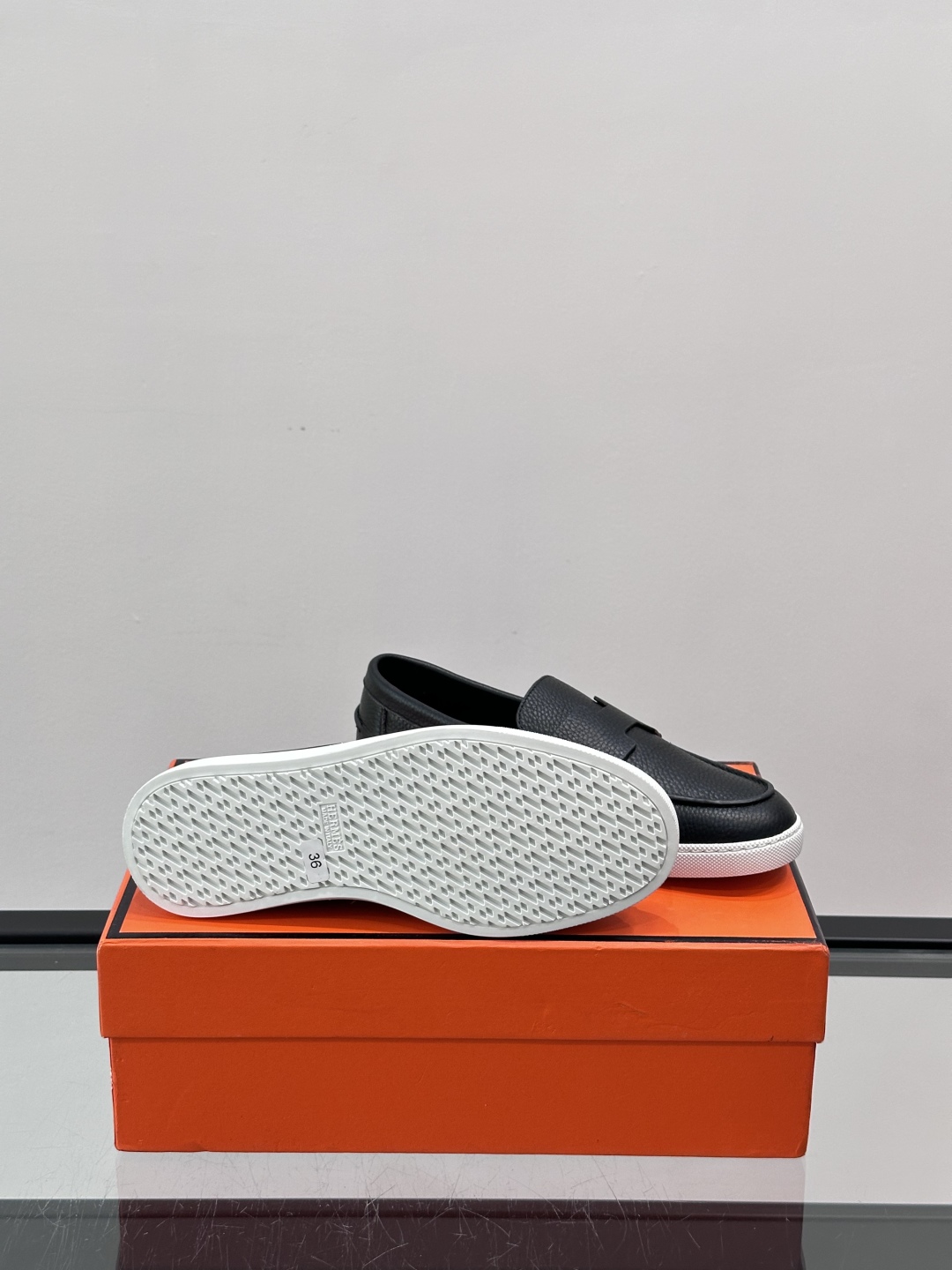 爱马仕 Job乐福鞋 👞麂皮山羊皮乐福鞋，搭配橡胶鞋底，经典“H”型鞋面。款式穿着感受舒适，打造休闲都市