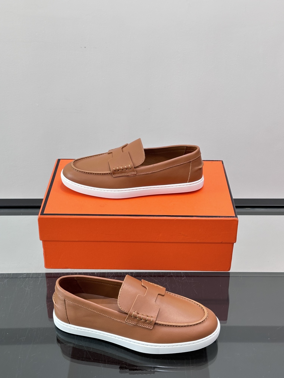 爱马仕 Job乐福鞋 👞麂皮山羊皮乐福鞋，搭配橡胶鞋底，经典“H”型鞋面。款式穿着感受舒适，打造休闲都市