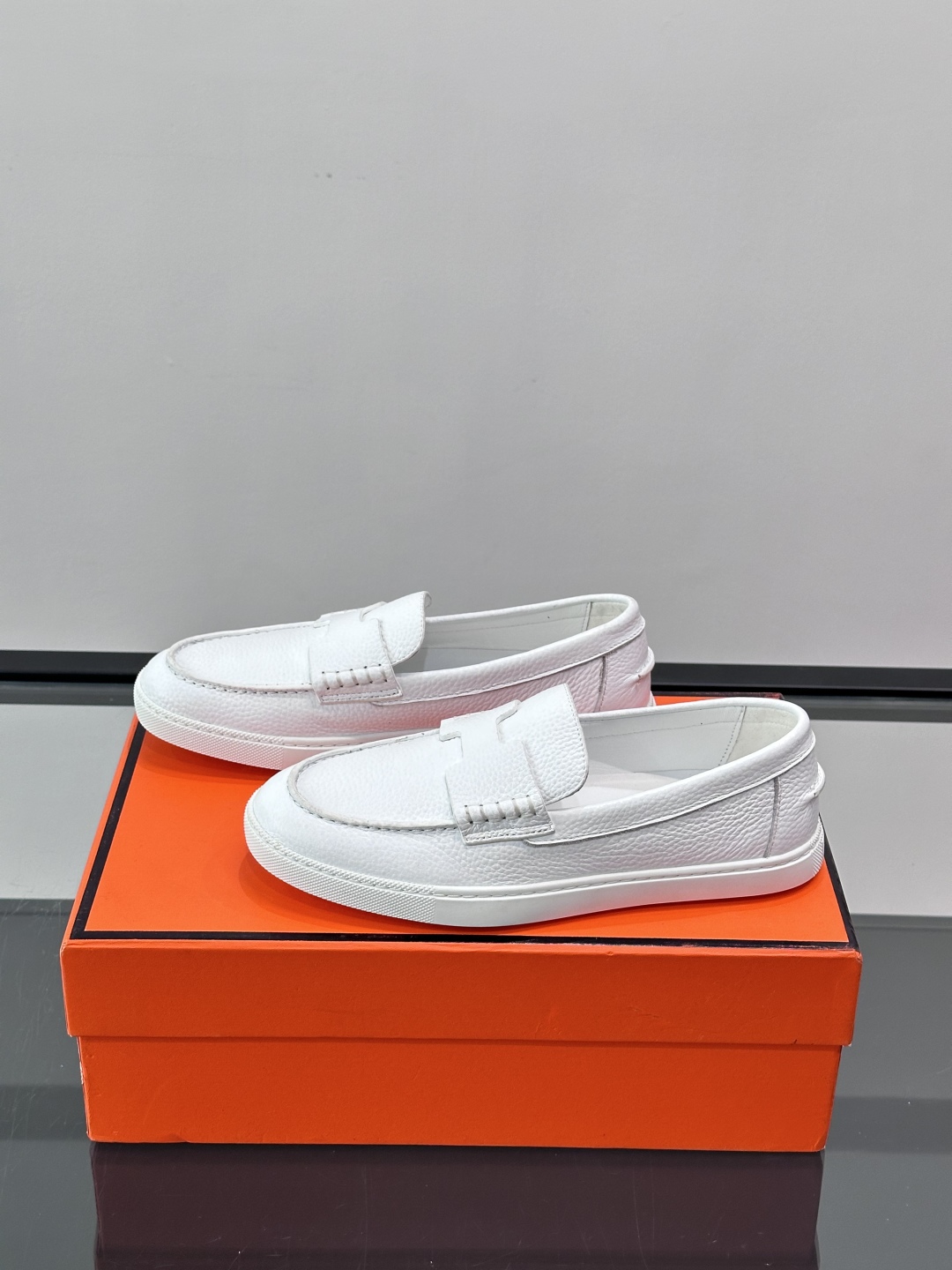 爱马仕 Job乐福鞋 👞麂皮山羊皮乐福鞋，搭配橡胶鞋底，经典“H”型鞋面。款式穿着感受舒适，打造休闲都市