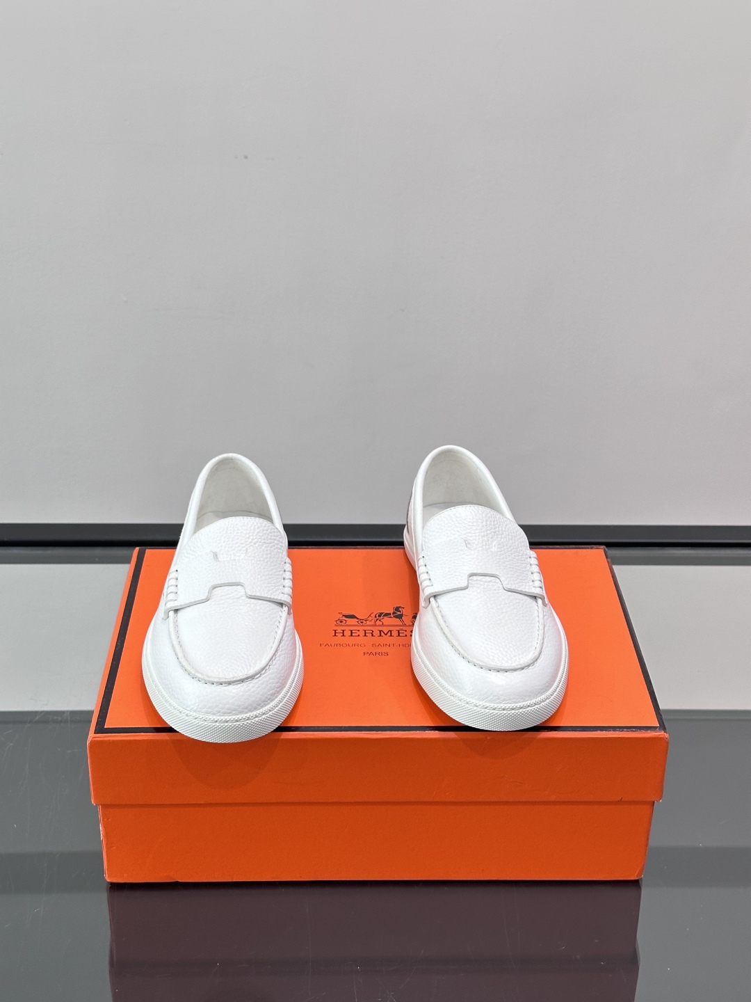 爱马仕 Job乐福鞋 👞麂皮山羊皮乐福鞋，搭配橡胶鞋底，经典“H”型鞋面。款式穿着感受舒适，打造休闲都市
