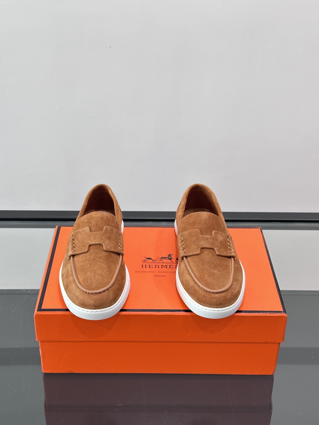 爱马仕 Job乐福鞋 👞麂皮山羊皮乐福鞋，搭配橡胶鞋底，经典“H”型鞋面。款式穿着感受舒适，打造休闲都市