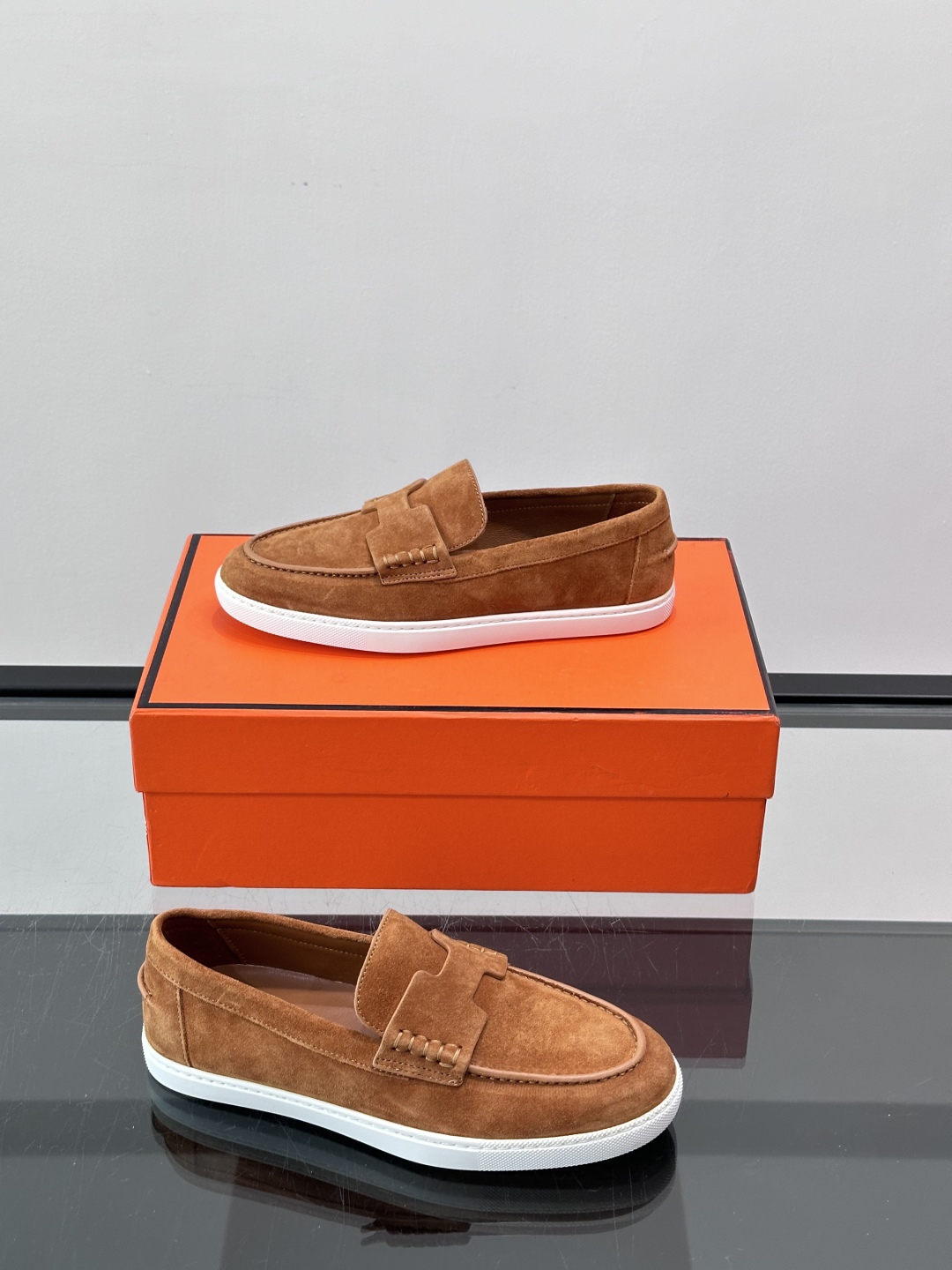 爱马仕 Job乐福鞋 👞麂皮山羊皮乐福鞋，搭配橡胶鞋底，经典“H”型鞋面。款式穿着感受舒适，打造休闲都市