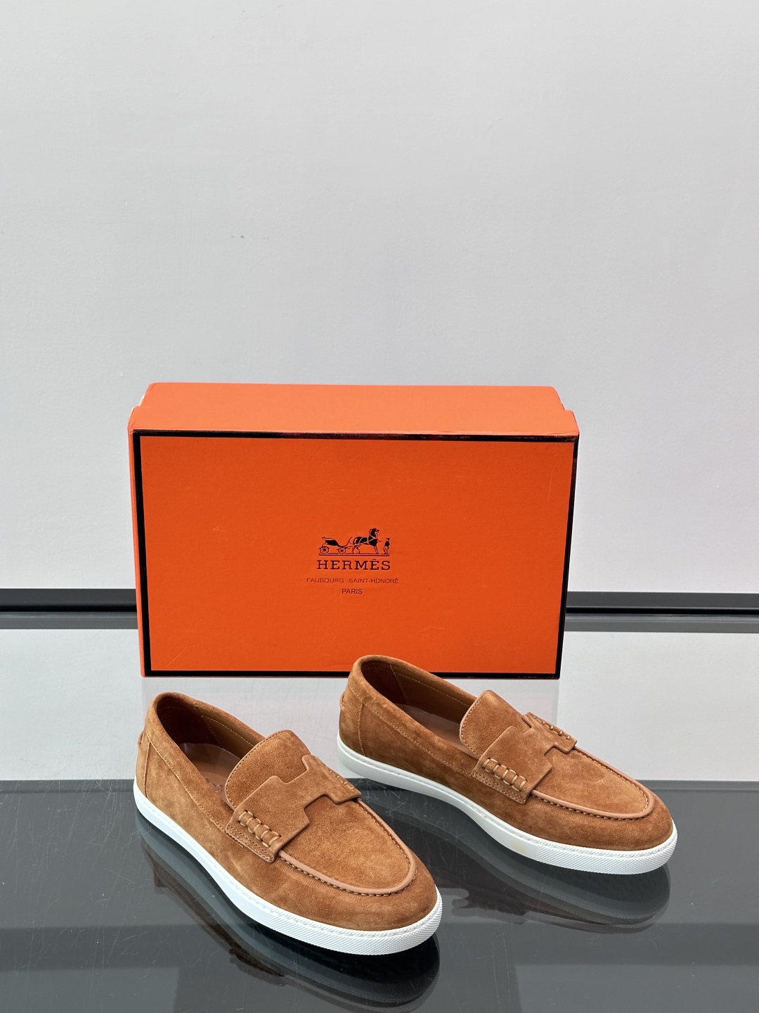 爱马仕 Job乐福鞋 👞麂皮山羊皮乐福鞋，搭配橡胶鞋底，经典“H”型鞋面。款式穿着感受舒适，打造休闲都市