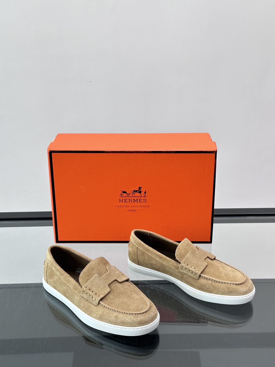爱马仕 Job乐福鞋 👞麂皮山羊皮乐福鞋，搭配橡胶鞋底，经典“H”型鞋面。款式穿着感受舒适，打造休闲都市