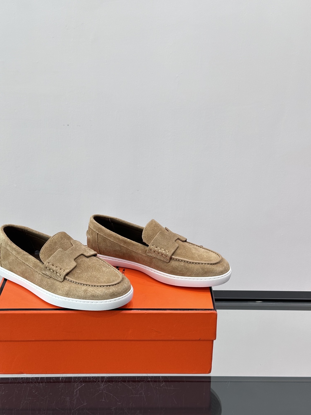 爱马仕 Job乐福鞋 👞麂皮山羊皮乐福鞋，搭配橡胶鞋底，经典“H”型鞋面。款式穿着感受舒适，打造休闲都市