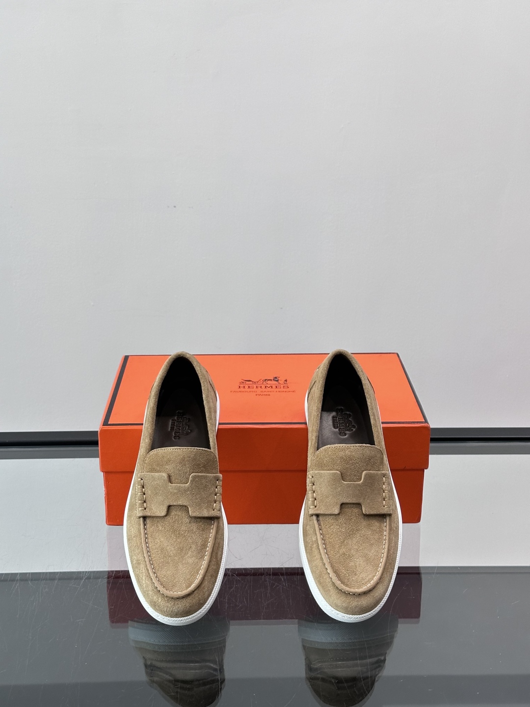 爱马仕 Job乐福鞋 👞麂皮山羊皮乐福鞋，搭配橡胶鞋底，经典“H”型鞋面。款式穿着感受舒适，打造休闲都市