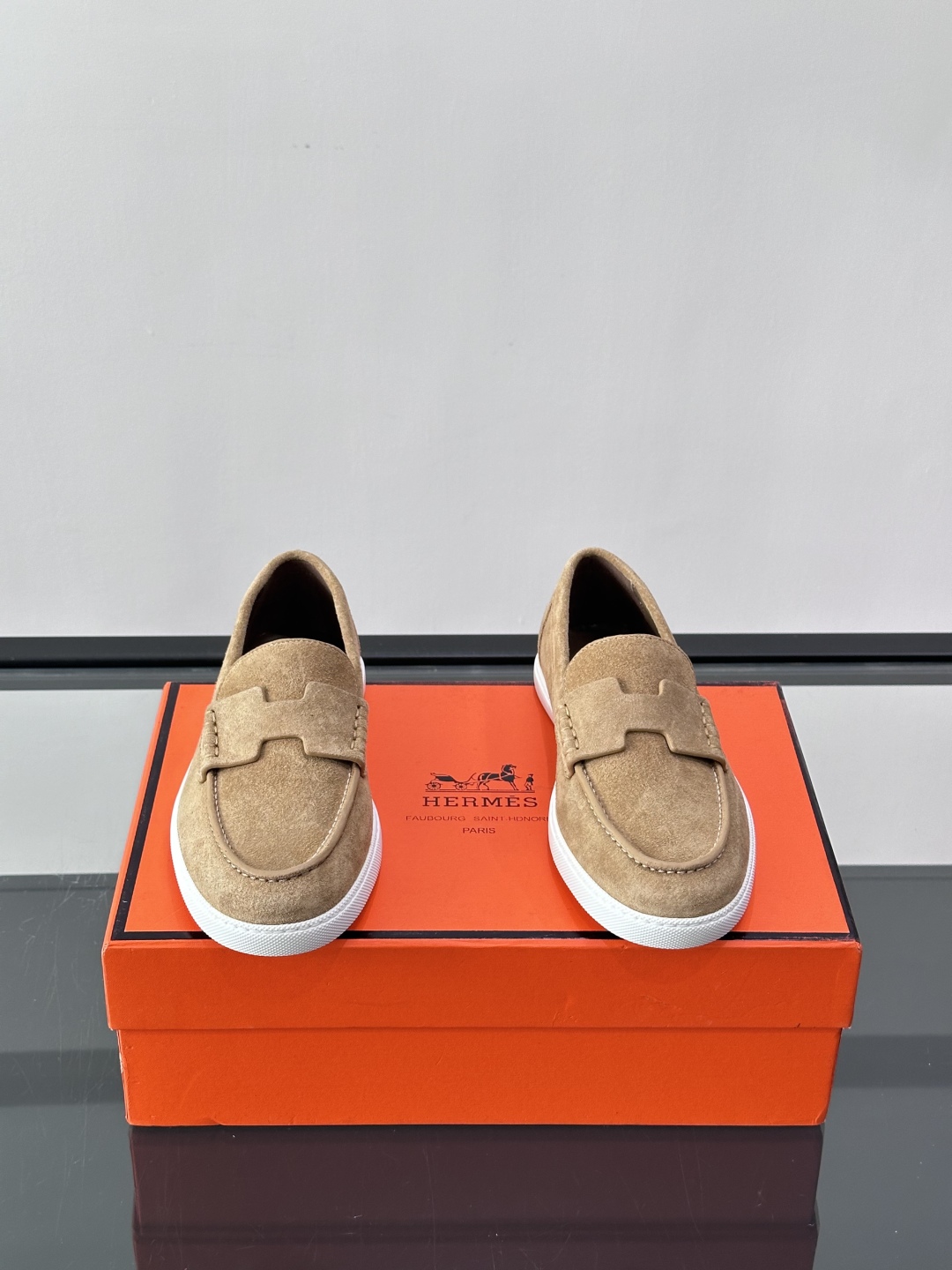 爱马仕 Job乐福鞋 👞麂皮山羊皮乐福鞋，搭配橡胶鞋底，经典“H”型鞋面。款式穿着感受舒适，打造休闲都市