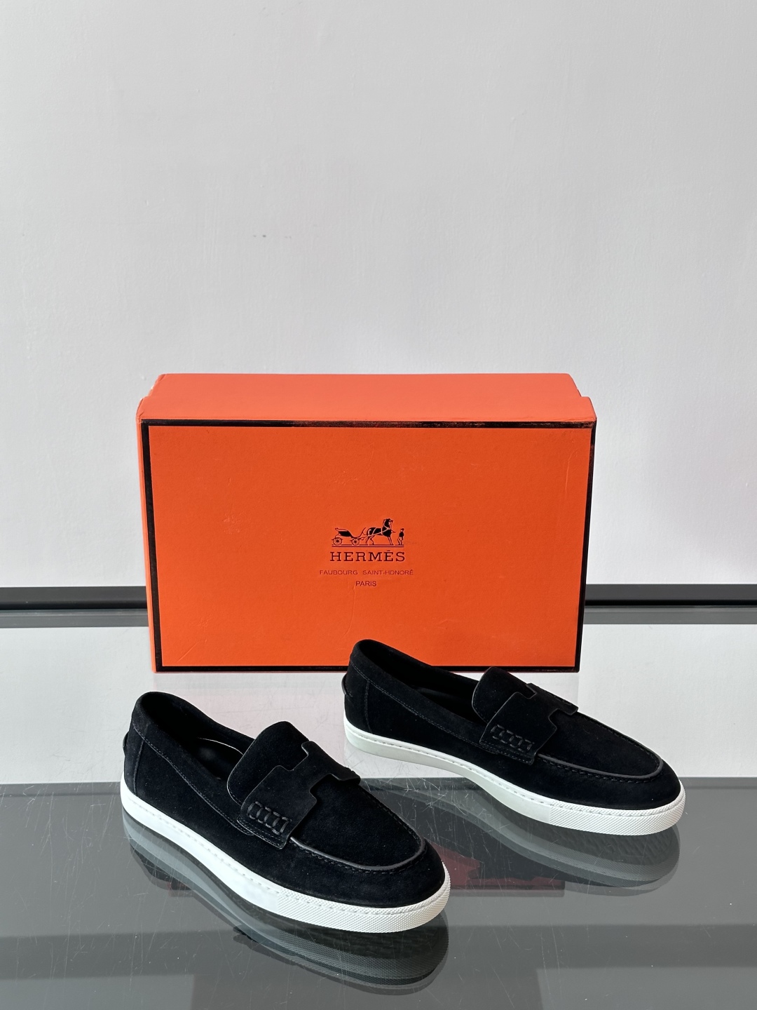 爱马仕 Job乐福鞋 👞麂皮山羊皮乐福鞋，搭配橡胶鞋底，经典“H”型鞋面。款式穿着感受舒适，打造休闲都市