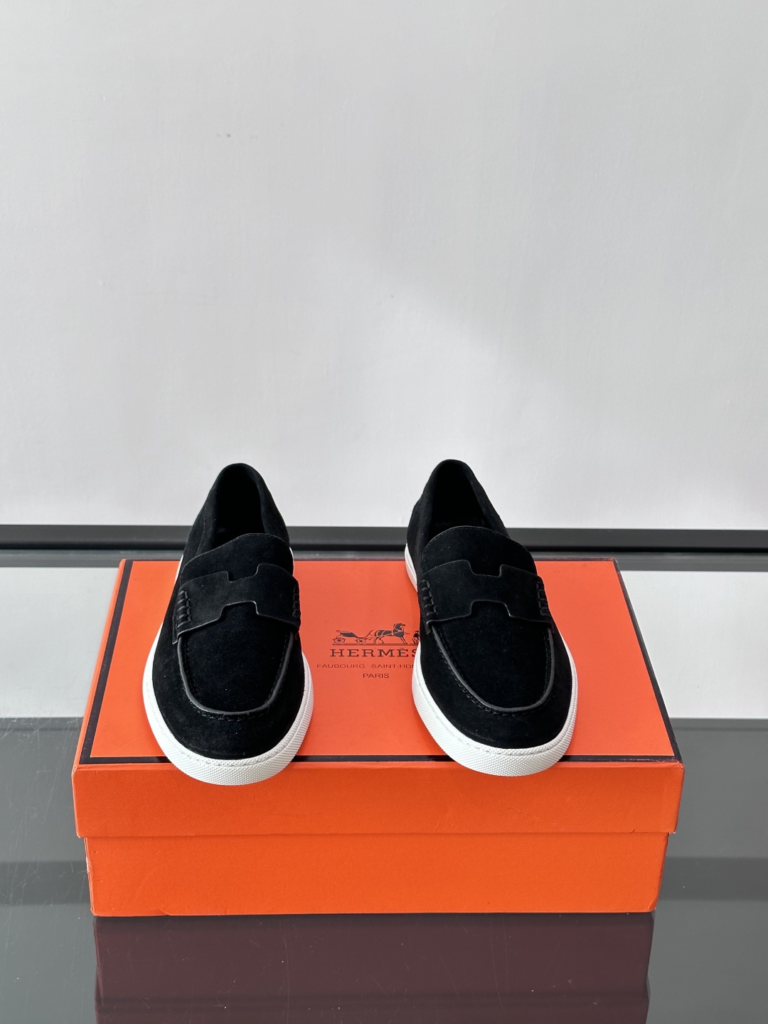 爱马仕 Job乐福鞋 👞麂皮山羊皮乐福鞋，搭配橡胶鞋底，经典“H”型鞋面。款式穿着感受舒适，打造休闲都市