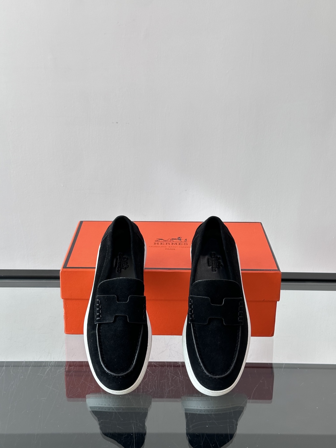 爱马仕 Job乐福鞋 👞麂皮山羊皮乐福鞋，搭配橡胶鞋底，经典“H”型鞋面。款式穿着感受舒适，打造休闲都市