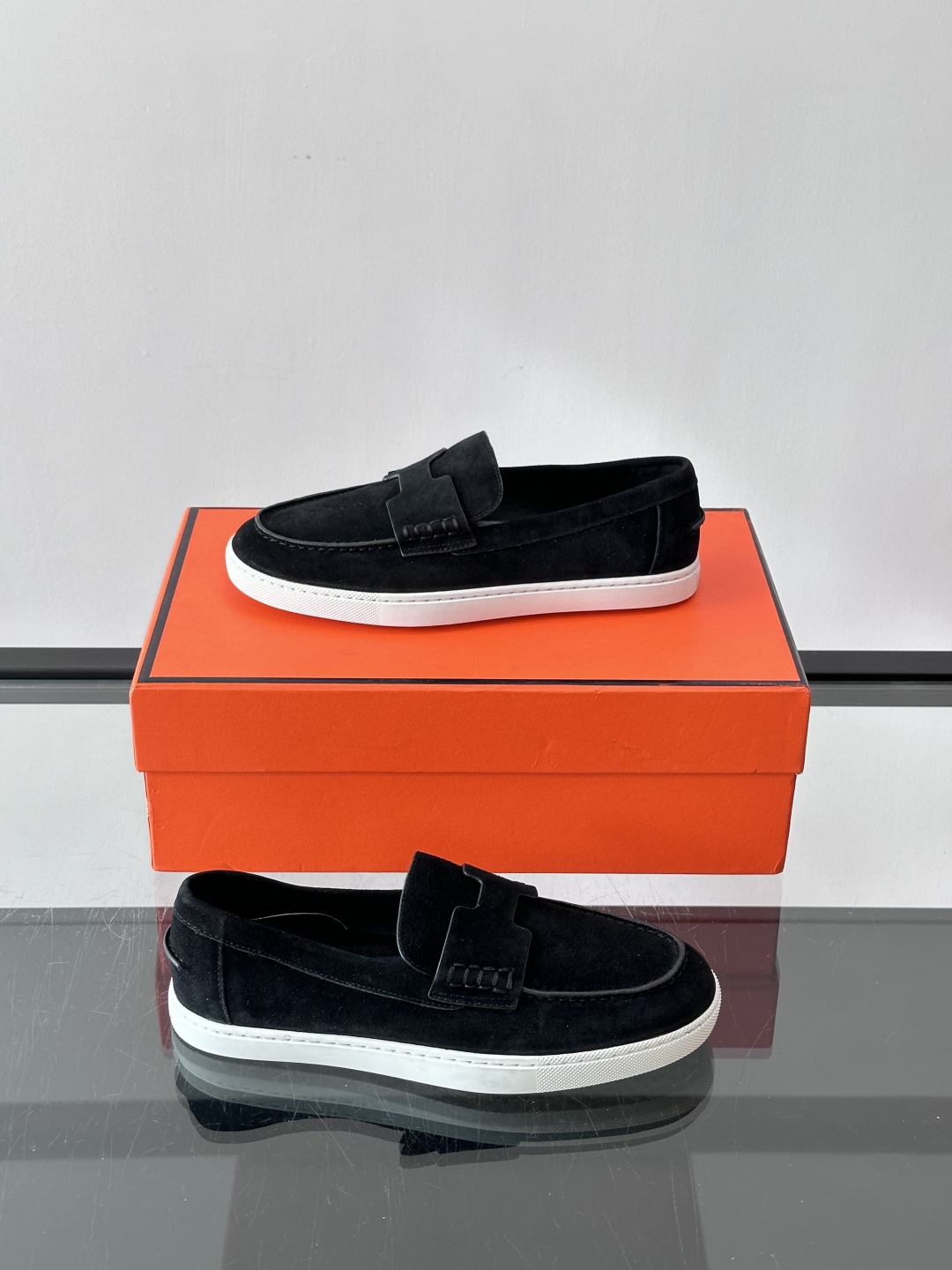 爱马仕 Job乐福鞋 👞麂皮山羊皮乐福鞋，搭配橡胶鞋底，经典“H”型鞋面。款式穿着感受舒适，打造休闲都市