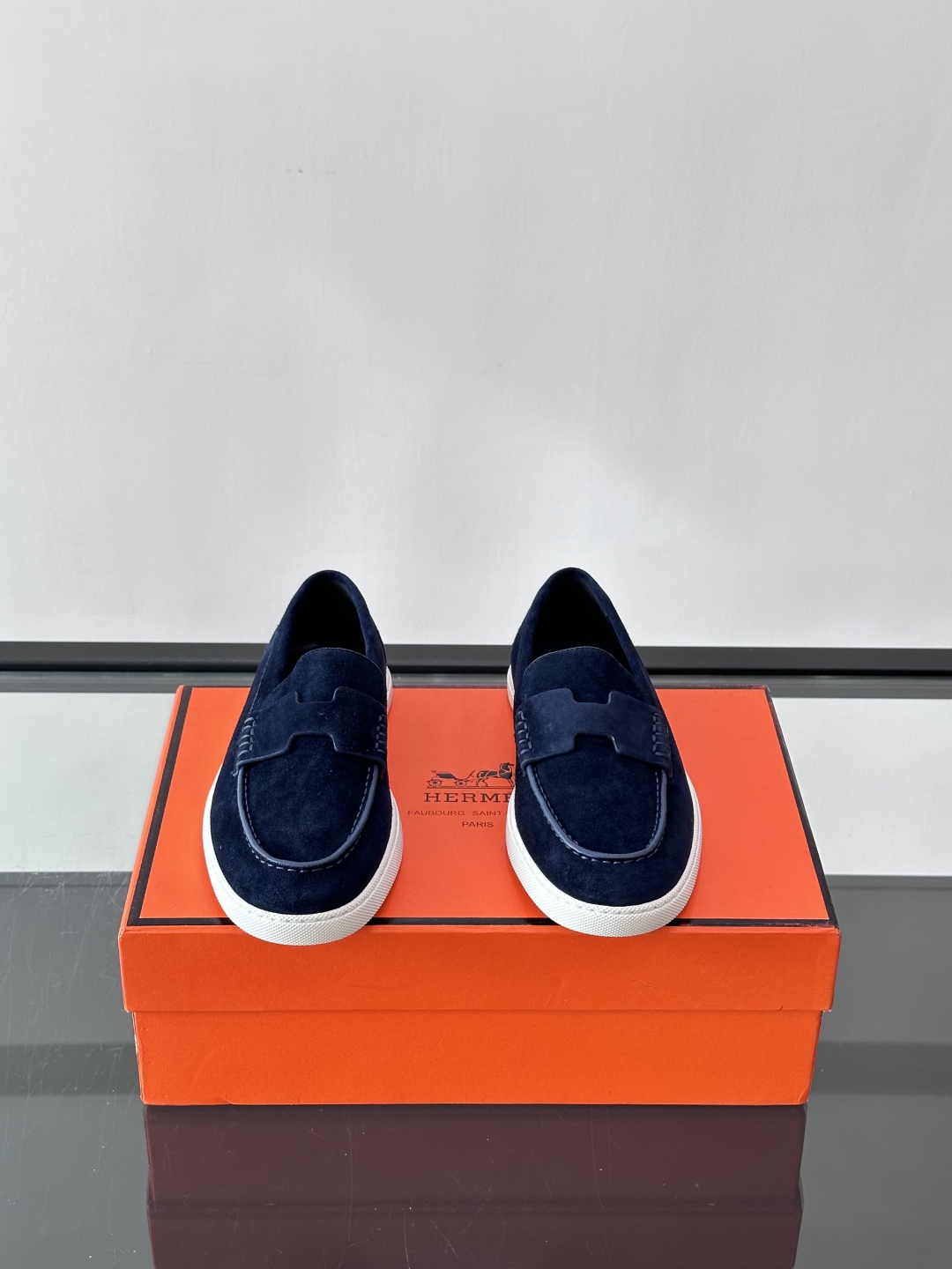 爱马仕 Job乐福鞋 👞麂皮山羊皮乐福鞋，搭配橡胶鞋底，经典“H”型鞋面。款式穿着感受舒适，打造休闲都市