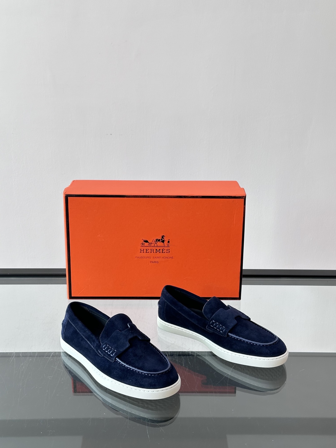 爱马仕 Job乐福鞋 👞麂皮山羊皮乐福鞋，搭配橡胶鞋底，经典“H”型鞋面。款式穿着感受舒适，打造休闲都市