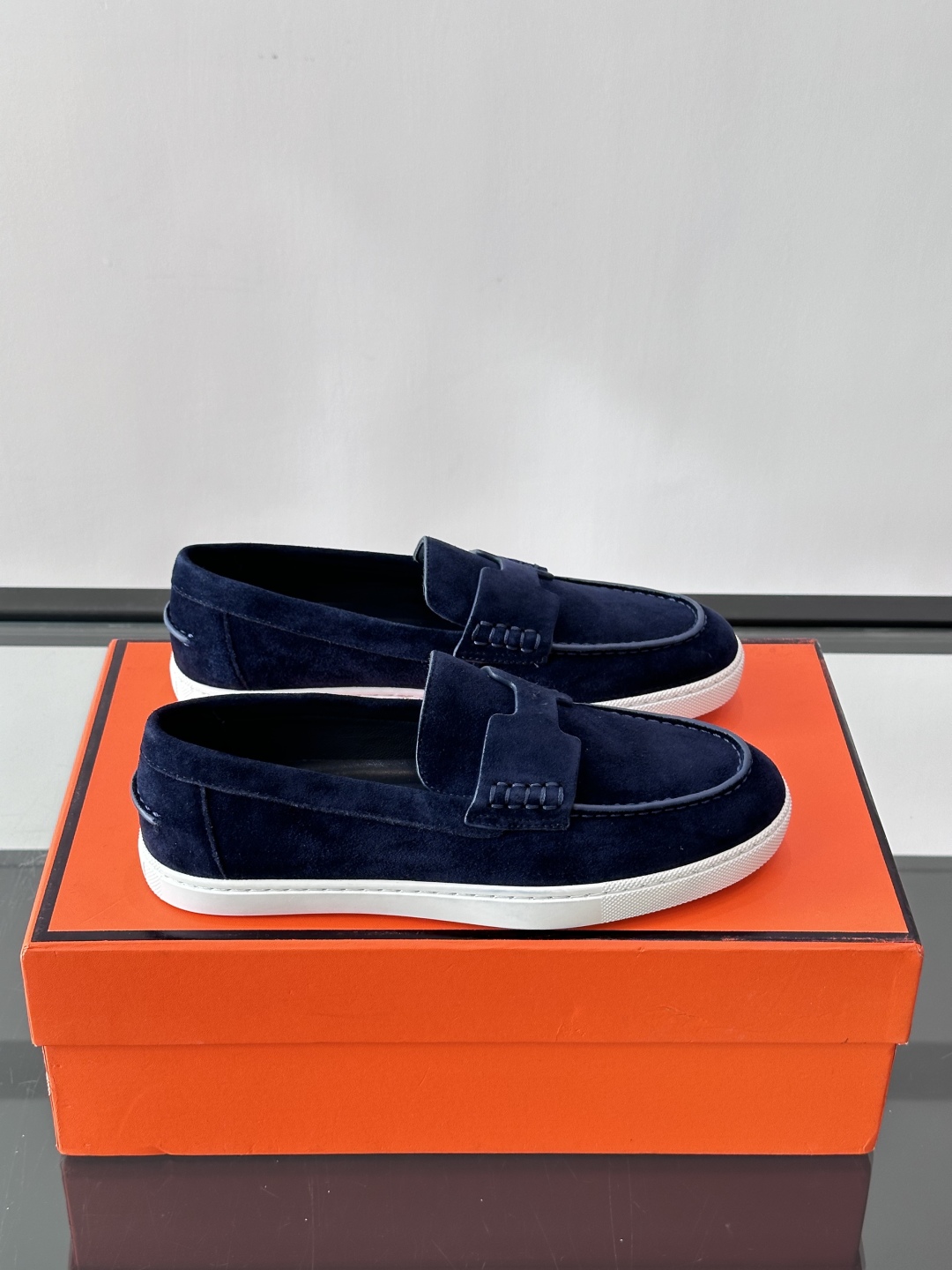 爱马仕 Job乐福鞋 👞麂皮山羊皮乐福鞋，搭配橡胶鞋底，经典“H”型鞋面。款式穿着感受舒适，打造休闲都市